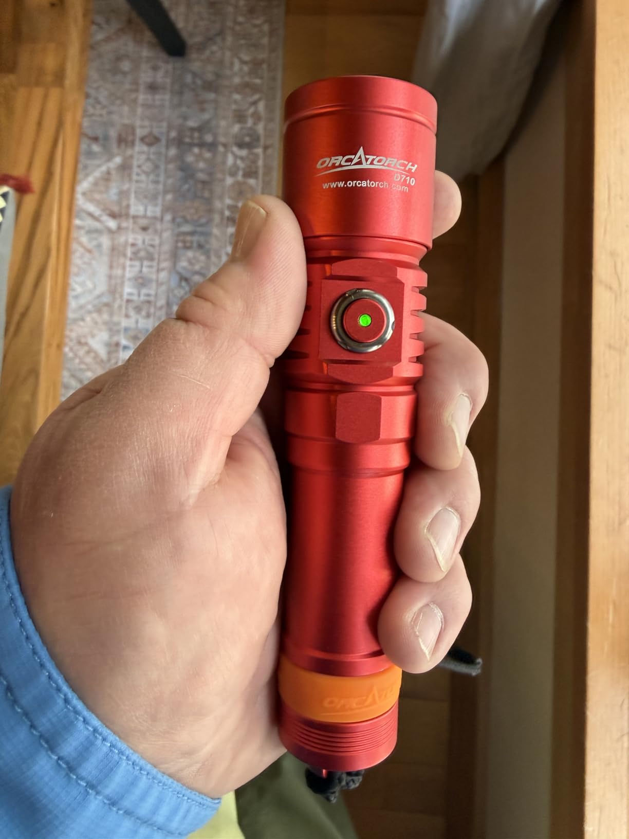 ORCATORCH D710 Scuba Diving Light, 3000 Lumens Super Bright Underwater Flashlight with 6 Degrees Narrow Beam, IP68 Waterproof Night Dive Torch 150 Meters Submersible Light (Black) customer photo 1