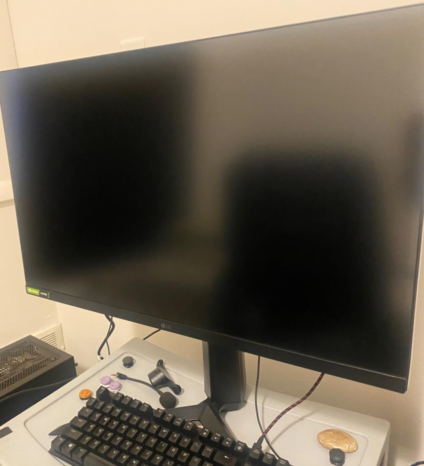 LG 27GP850-B Ultragear Gaming Monitor 27-Inch QHD (2560 x 1440) Nano IPS Display 1ms Response Time 165Hz Refresh Rate NVIDIA G-SYNC Compatible AMD FreeSync Premium Tilt/Height/Pivot Adjustable Stand customer photo 2