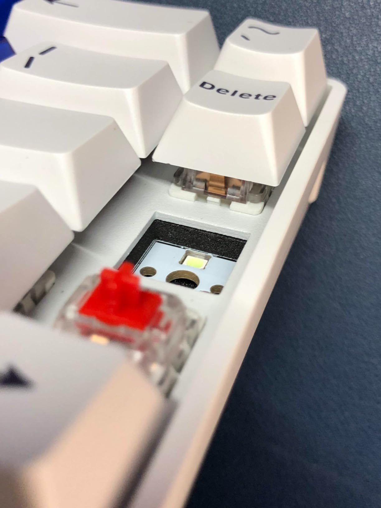 RK ROYAL KLUDGE RK68 Wireless Hot Swappable 65% Mechanical Keyboard, 68 Keys Compact BT5.0 Gaming Keyboard with Stand-Alone Arrow/Control Keys, Black, Quiet Red Switch customer photo 1