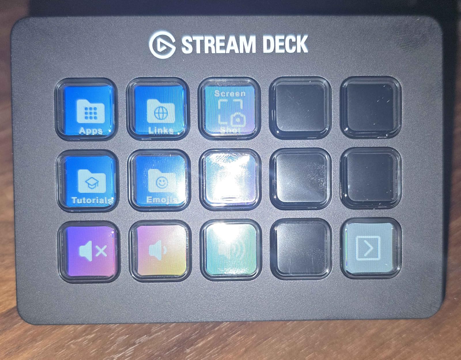 Elgato Stream Deck MK.2 - Studio Controller, 15 macro keys, trigger actions in apps and software like OBS, Twitch, YouTube and more, USB, works with Mac and PC customer photo 1
