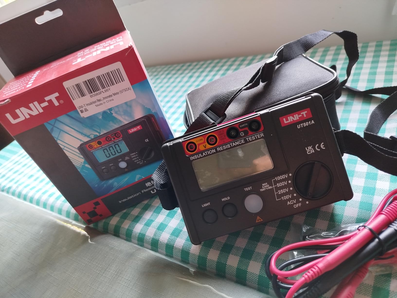 2500V Insulation Megger Tester Megohmmeter, Ground Resistance Tester Meter 0 Megohm to 20GΩ with AC 500V/1000V Testing Voltage & LCD Display Backlight(UT502A) customer photo 1