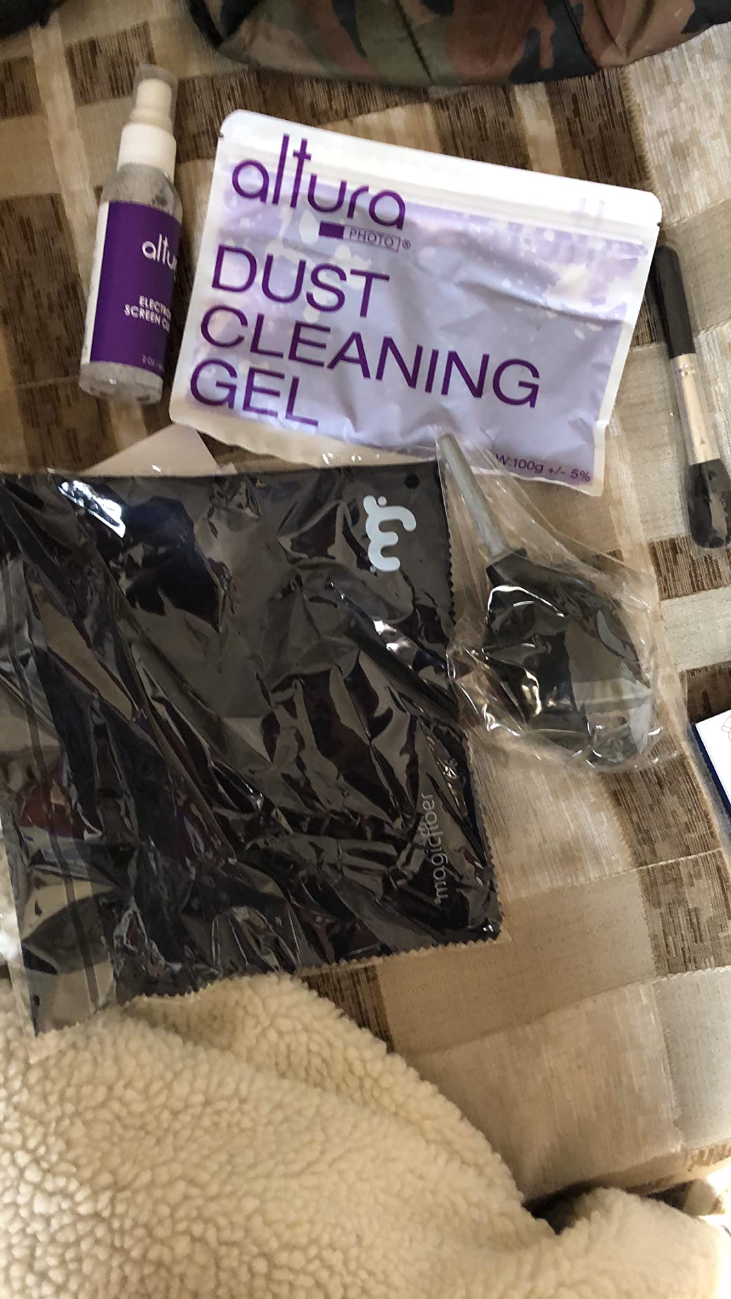 Keyboard Cleaner & Laptop Cleaning Kit - All-In-One Electronic Screen Cleaner for Computer, PC, MacBook, iPhone, Camera Accessories - Gifts for Gamers Men, Stocking Stuffers for College Tech Guy Geeks customer photo 2