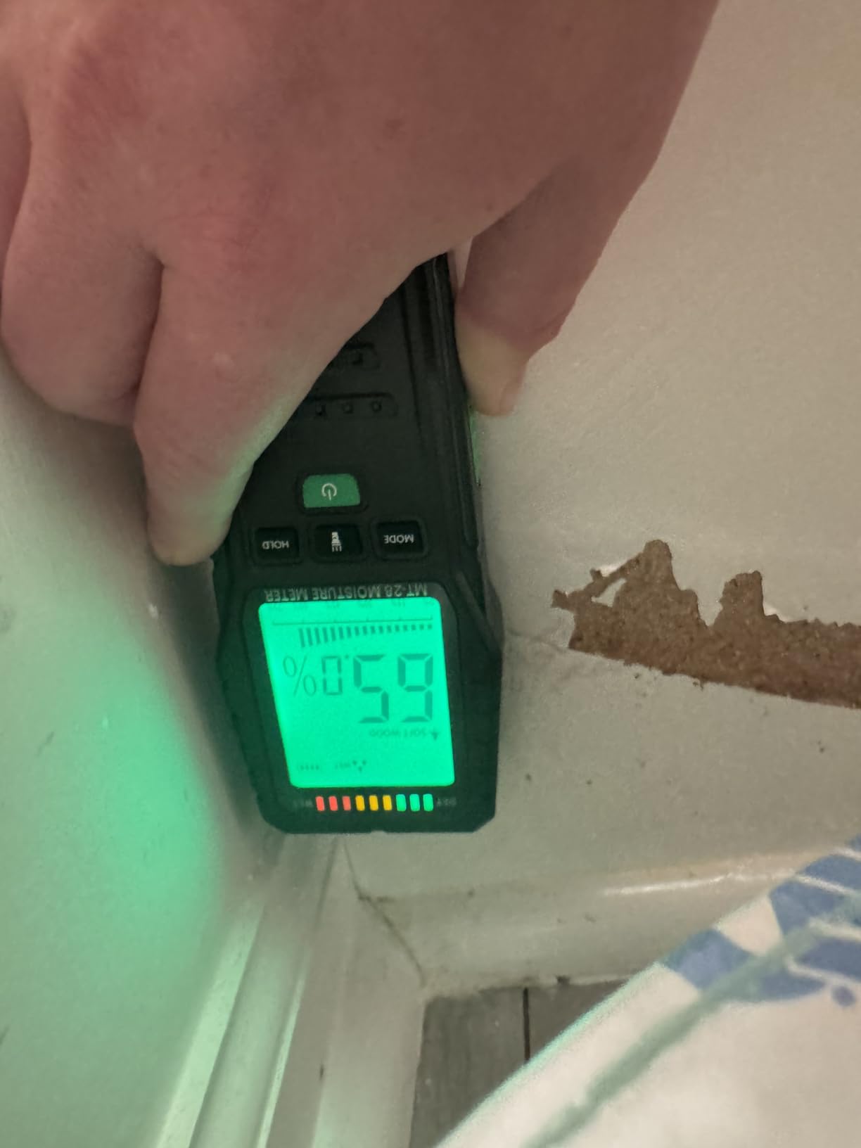 Pinless Moisture Meter for Wood Concrete - Digital Moisture Tester with 3-Color LCD Display, Audible Alarm & HOLD Function - Ideal for Firewood, Lumber, Home Inspections (Green) customer photo 1