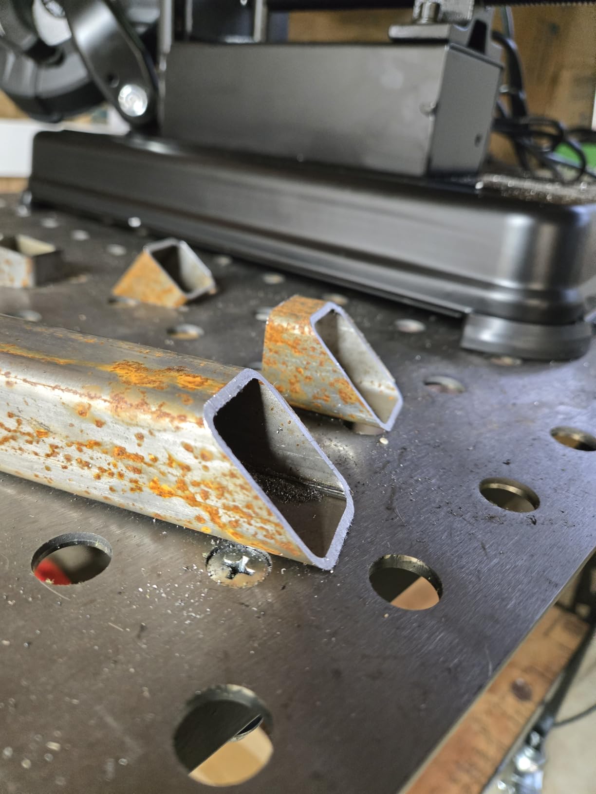 VEVOR Portable Band Saw, 110V Removable Alloy Steel Base 5 Inch Cutting Capacity Hand held Variable Speed Portable Bandsaw, 10Amp Motor Deep Cut Band saw for Metal Wood customer photo 2