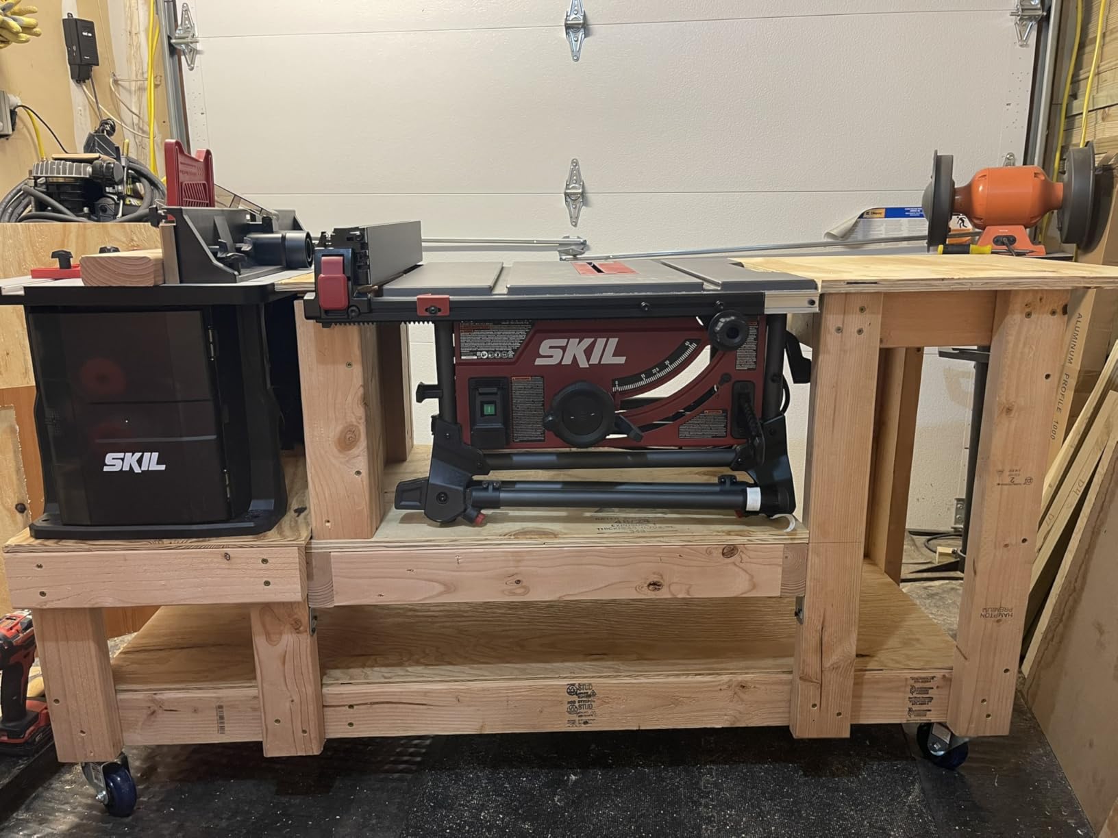 SKIL RT1323-01 Router Table and 10Amp Fixed Base Router Kit customer photo 1