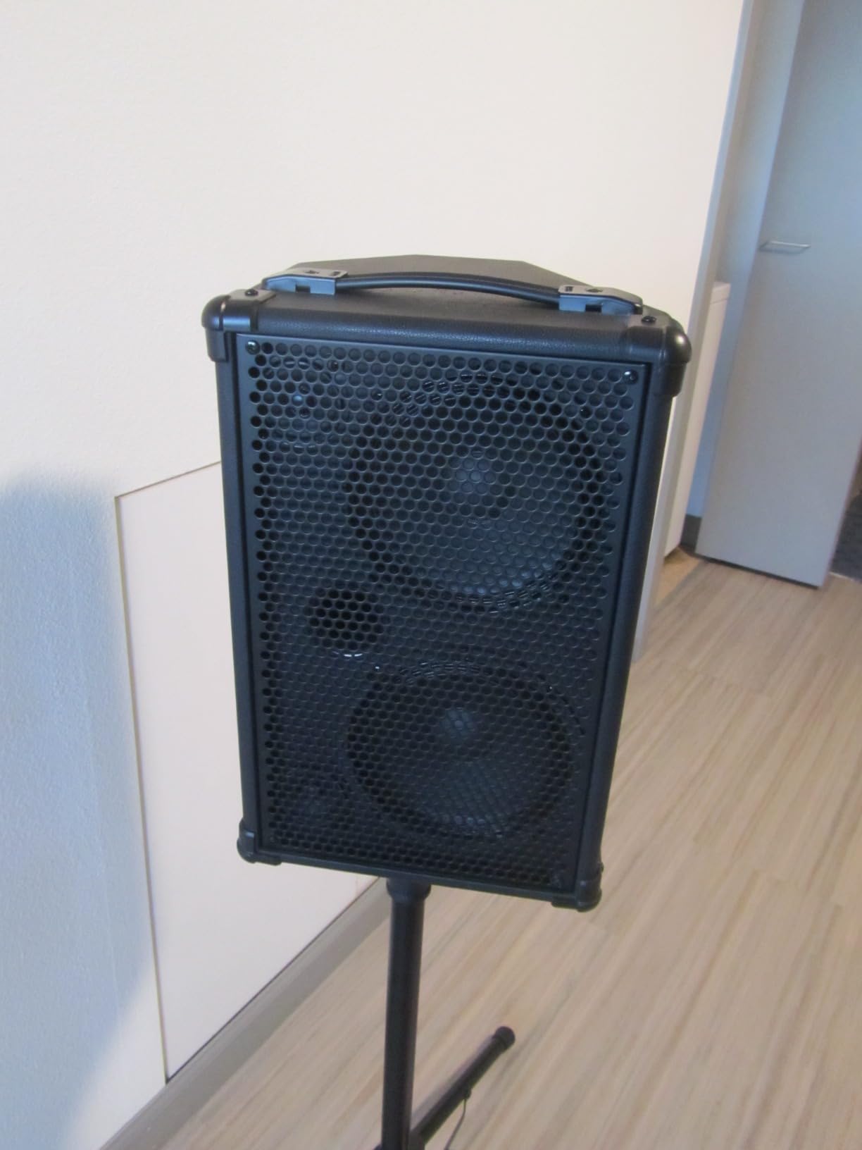 Coolmusic BP40D Powered Acoustic Guitar Amplifier- Portable Bluetooth Speaker 80W W/Battery with Reverb Chorus Delay Effect, 6 Inputs,3 Band EQ, Black customer photo 2