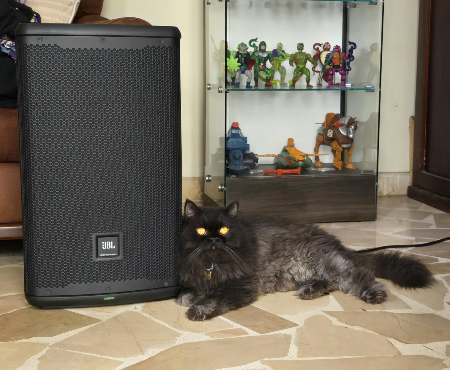 JBL Professional EON718S Powered PA Subwoofer with Bluetooth, 18-inch, Wired Electric, Black customer photo 3