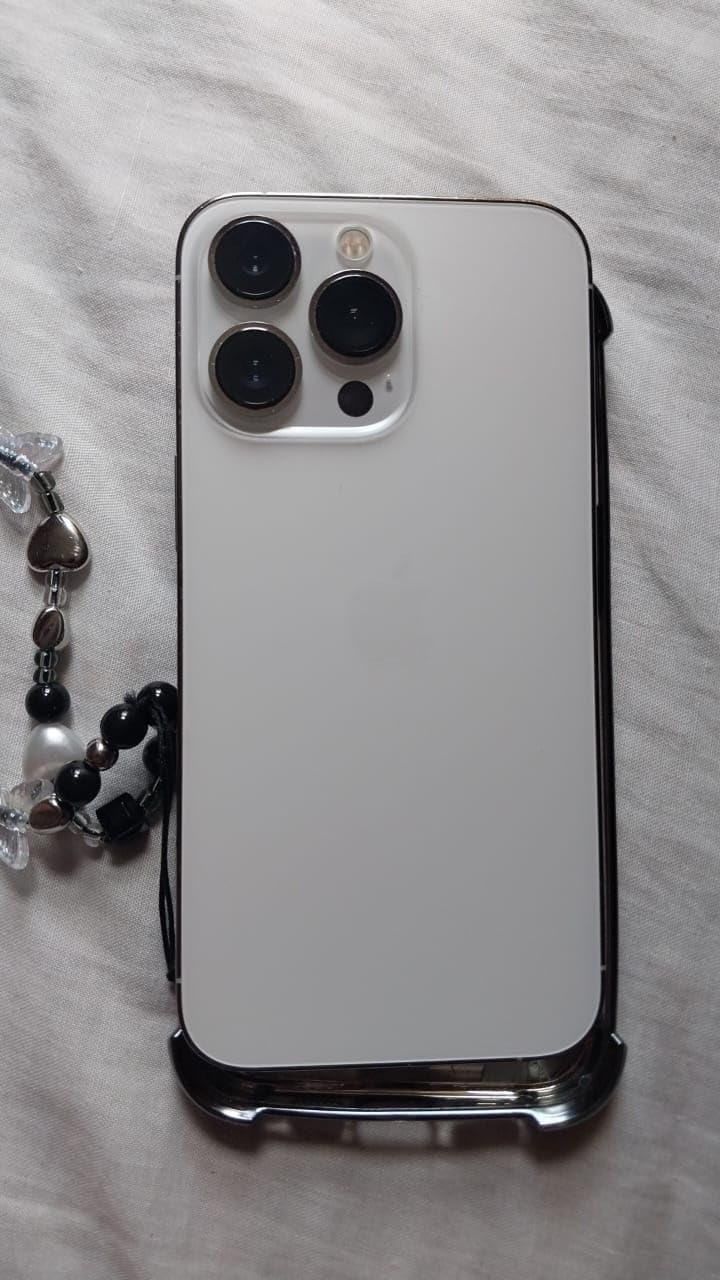 Apple iPhone 13 Pro, 256GB, Gold - Unlocked (Renewed) customer photo 1