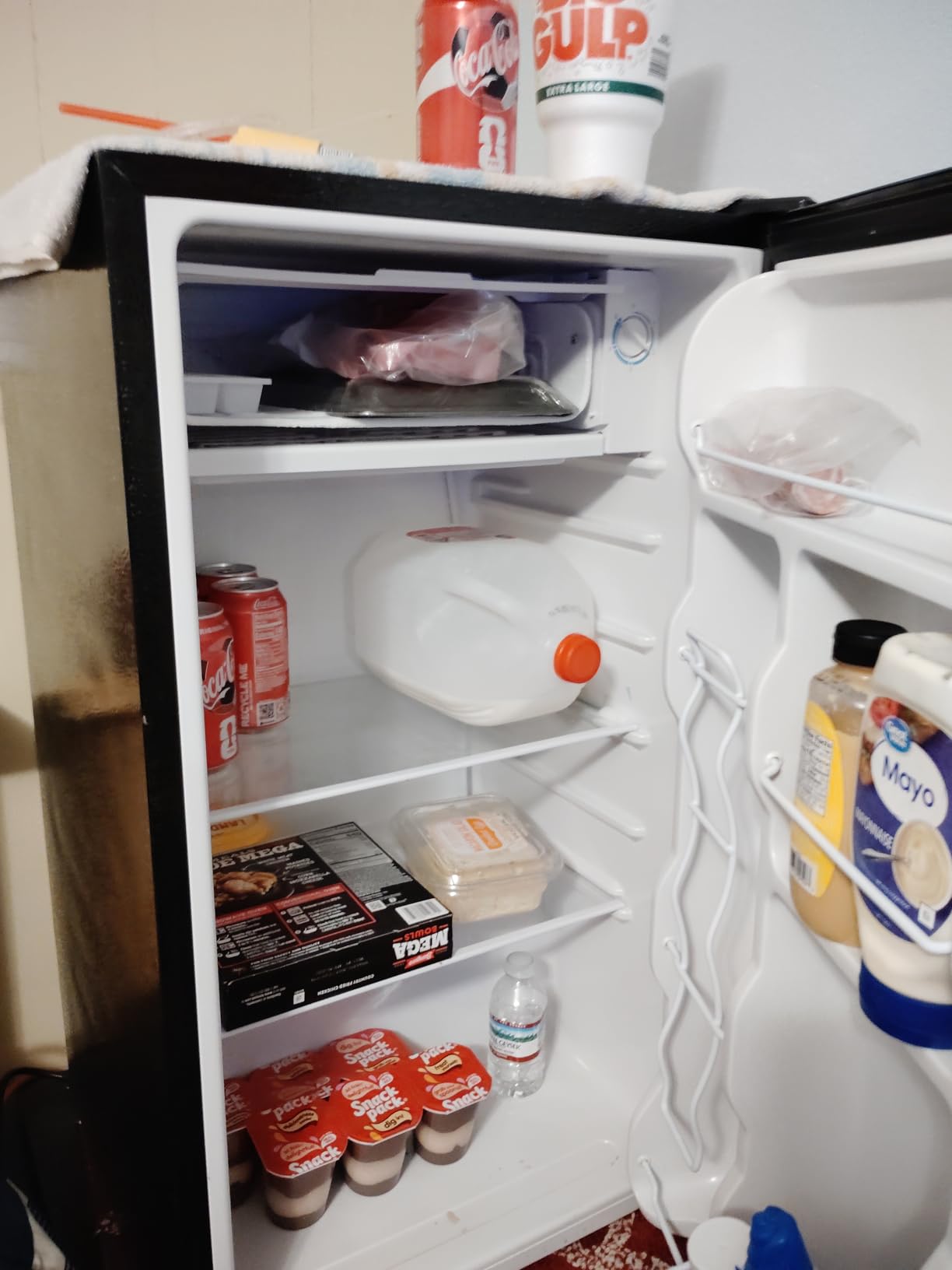 Upstreman 3.2 Cu.Ft Mini Fridge with Freezer, Single Door Mini Fridge, Dorm Fridge, Adjustable Thermostat, Mini Refrigerator for Bedroom, Office, Dorm, Black-BR321 customer photo 2