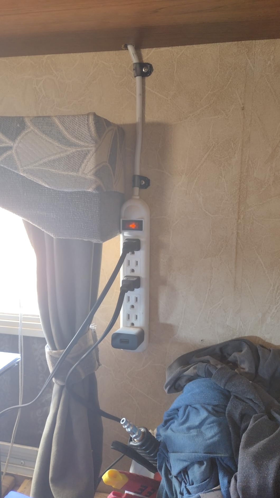 ECO-WORTHY 200 Watts 12 Volt/24 Volt Solar Panel Kit with High Efficiency Monocrystalline Solar Panel and 30A PWM Charge Controller for RV, Camper, Vehicle, Caravan and Other Off Grid Applications customer photo 2