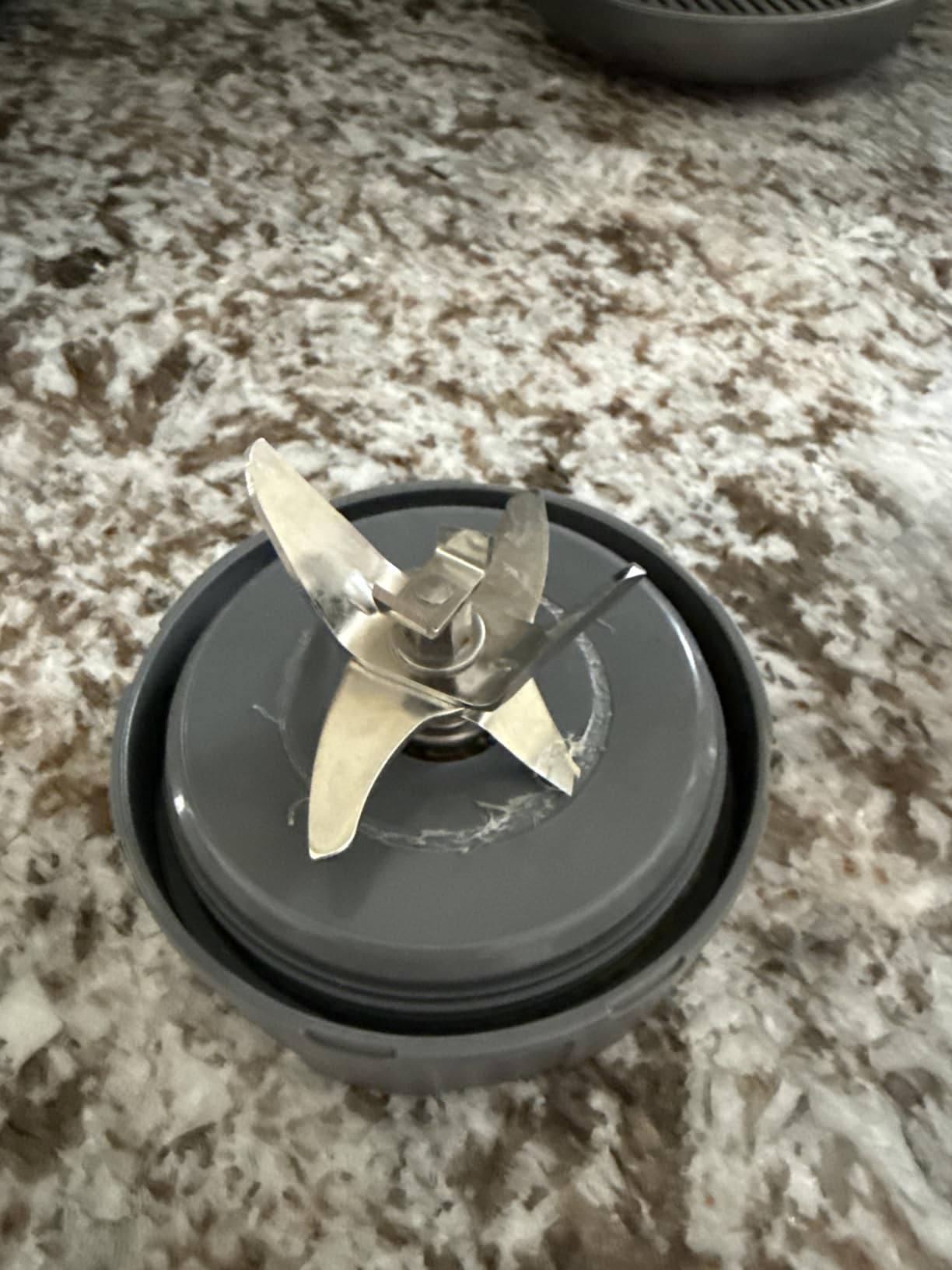 Ninja SS151 TWISTi Blender DUO, High-Speed 1600 WP Smoothie Maker & Nutrient Extractor* 5 Functions Smoothie, Spreads & More, smartTORQUE, 34-oz. Pitcher & (2) To-Go Cups, Gray customer photo 2