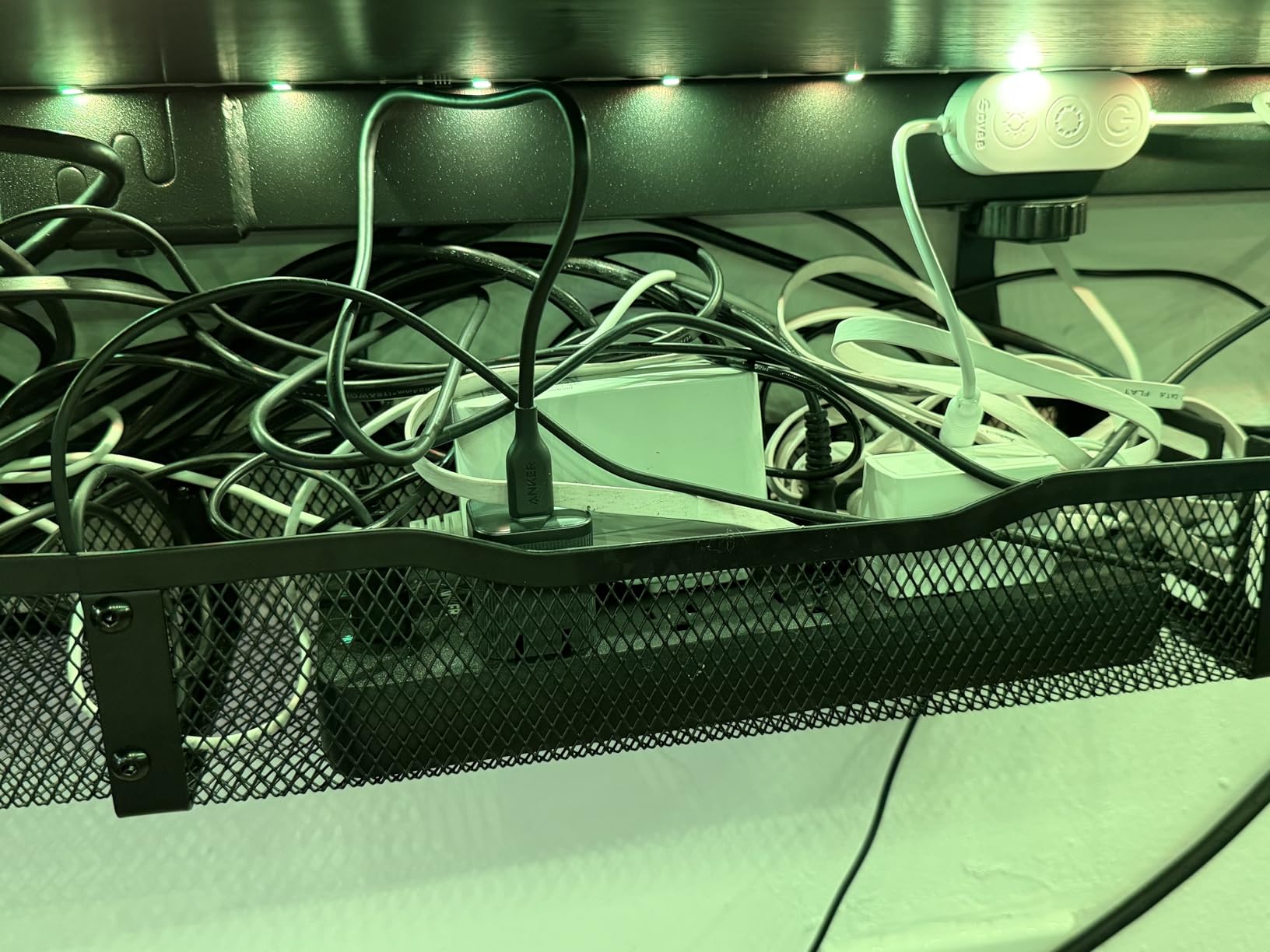 Anker Power Strip with 2100J Surge Protector, Outlet Extender, 5ft Extension Cord with Multiple Outlets, 12 AC, 2 USB A,1 USB C Port for 20W, Home Office, Dorm Room Essentials, TUV Listed customer photo 1