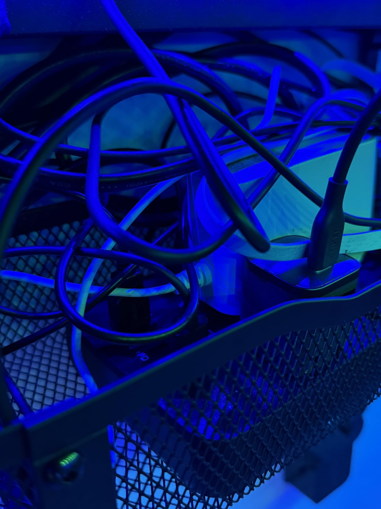 Anker Power Strip with 2100J Surge Protector, Outlet Extender, 5ft Extension Cord with Multiple Outlets, 12 AC, 2 USB A,1 USB C Port for 20W, Home Office, Dorm Room Essentials, TUV Listed customer photo 2