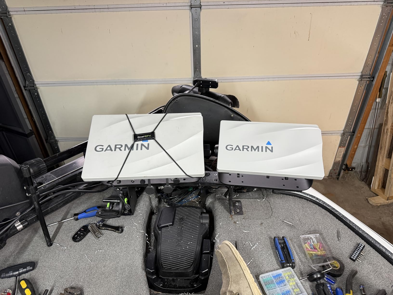 Garmin LiveScope Plus System with GLS 10 and LVS34 Transducer, Target Separation, Sharp Sonar Images, Vivid Color, Clear Vision customer photo 1