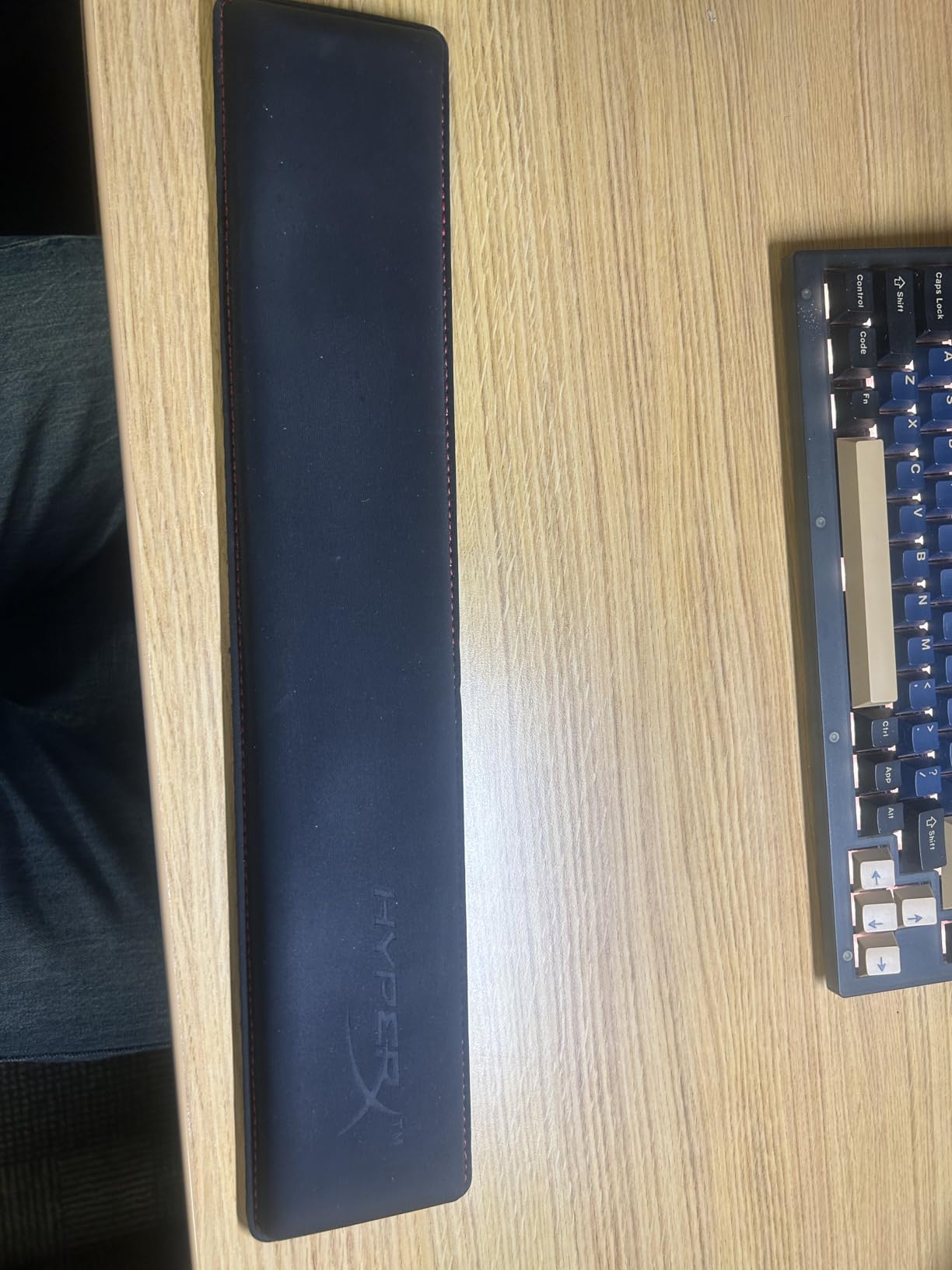 HyperX Wrist Rest - Mouse - Cooling Gel - Memory Foam - Anti-Slip, Black customer photo 2