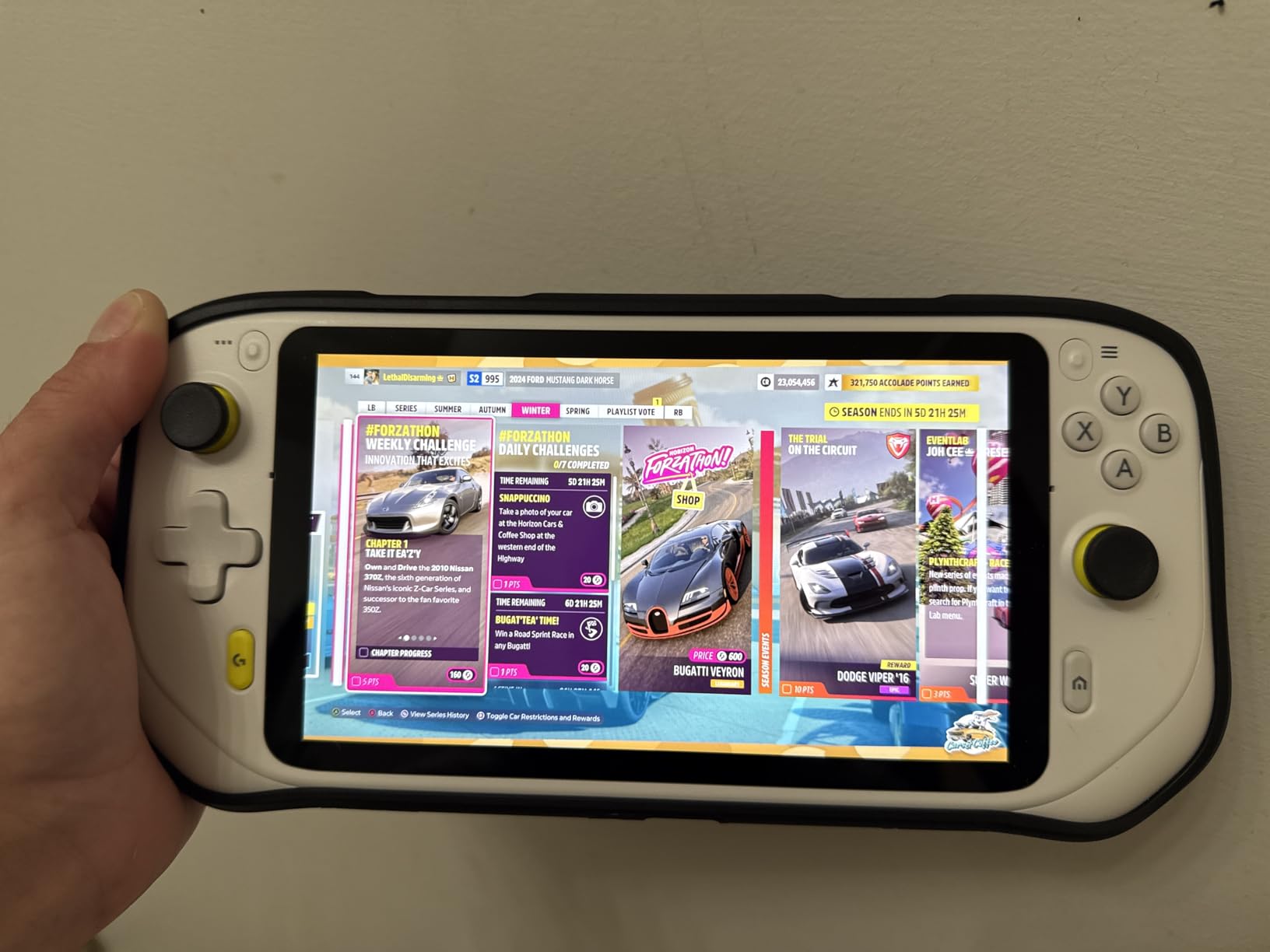 Logitech G Cloud Gaming Handheld, Portable Gaming Console, 1080P 7-Inch Touchscreen, Xbox Cloud Gaming, NVIDIA GeForce NOW customer photo 2