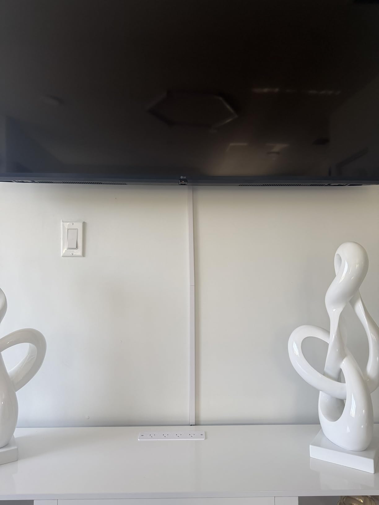 Cable Hider Raceway Kit, 68in (4X L17in) Wire Hiders for TV on Wall, Paintable Cord Cover Channel, Cord Hider for Wall Mounted TV in Home Office, 0.95in (W) x 0.47in (H), White customer photo 1