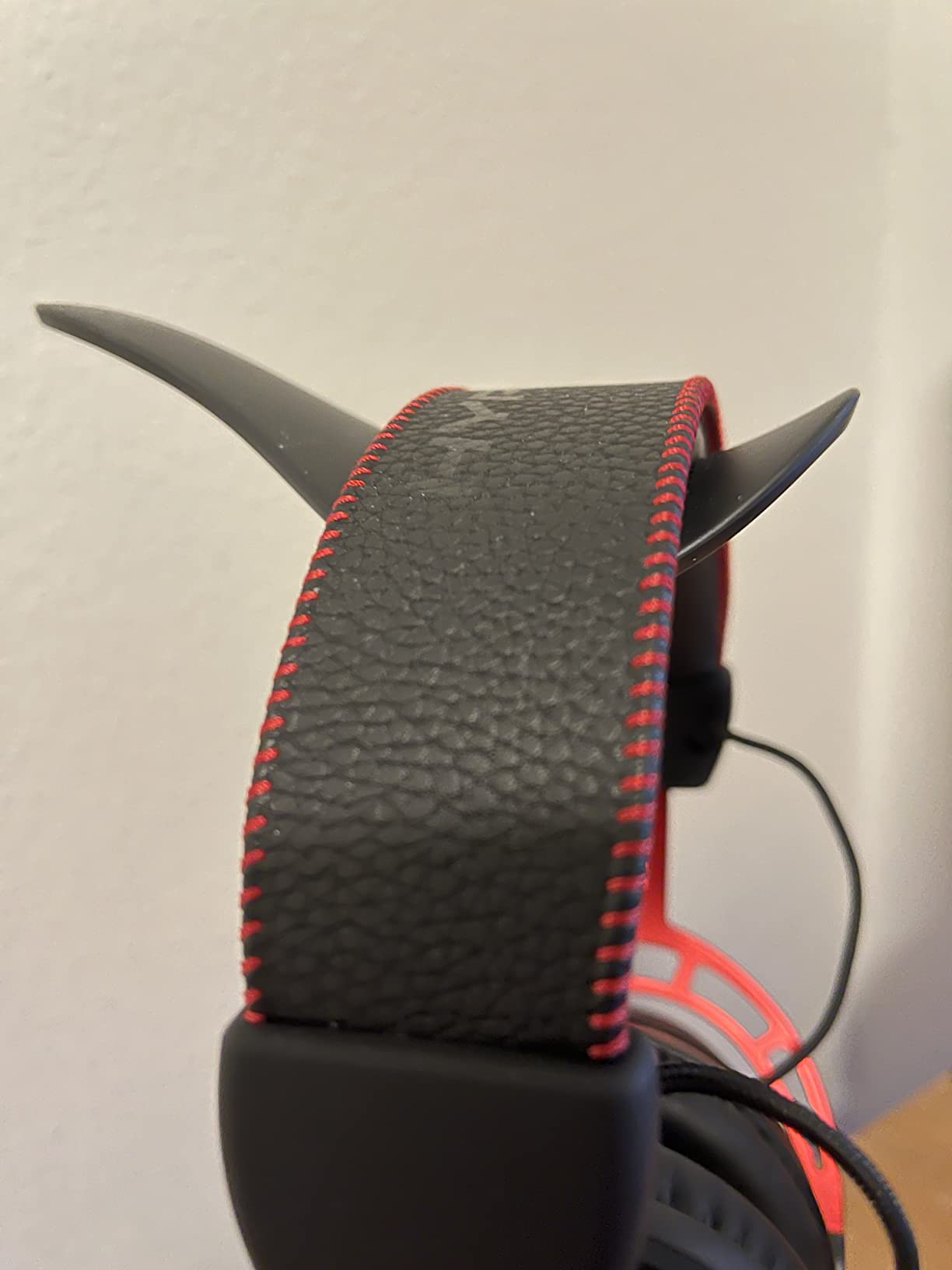 HyperX Cloud Alpha Wireless - Gaming Headset for PC, 300-hour battery life, DTS Headphone:X Spatial Audio, Memory foam, Dual Chamber Drivers, Noise-canceling mic, Durable aluminum frame, Red customer photo 1