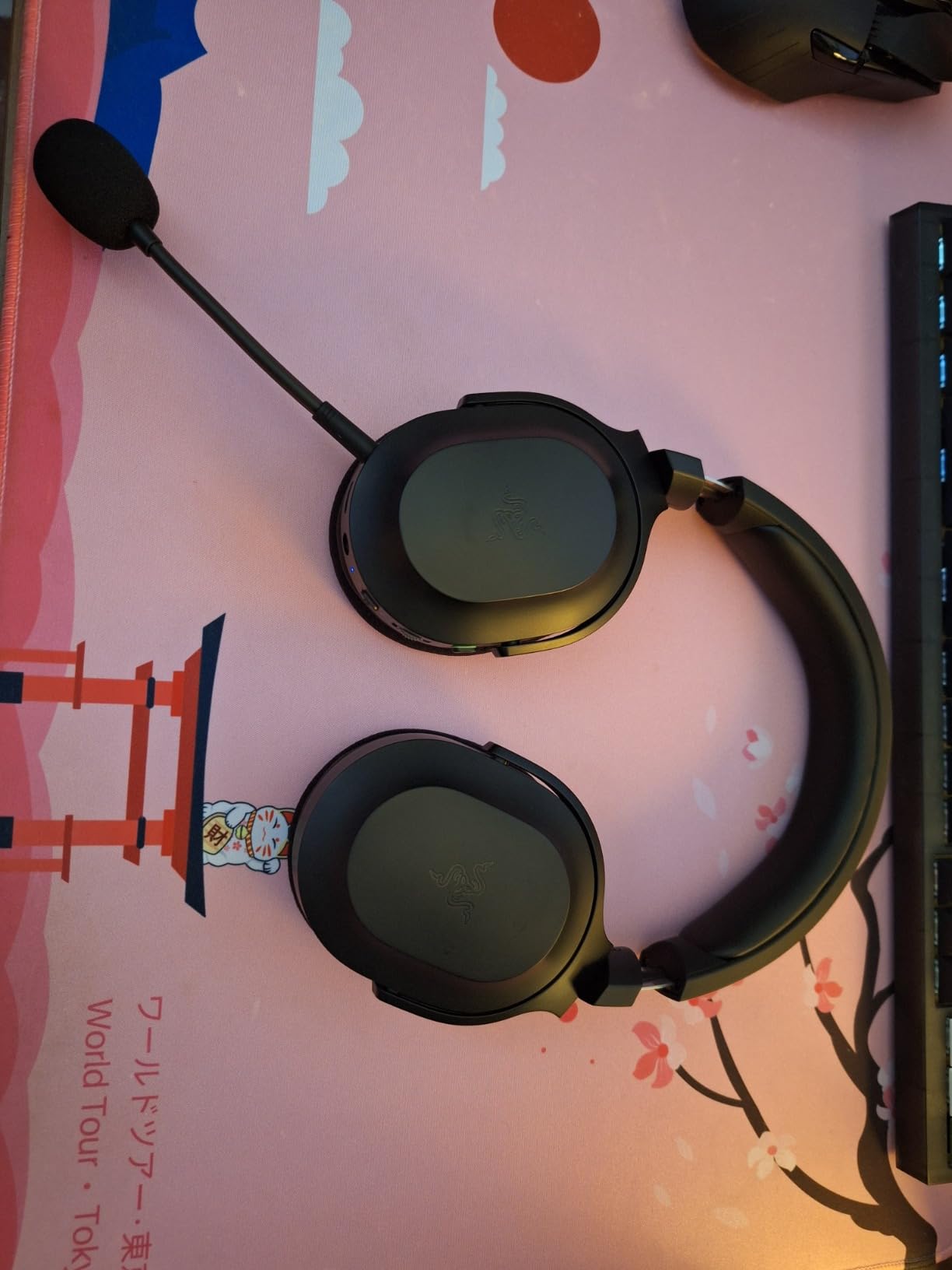 Razer Barracuda X Wireless Gaming & Mobile Headset (PC, PlayStation, Switch 2, Android, iOS): 2.4GHz Wireless + Bluetooth - Lightweight - 40mm Drivers - Detachable Mic - 50 Hr Battery - Mercury White customer photo 1