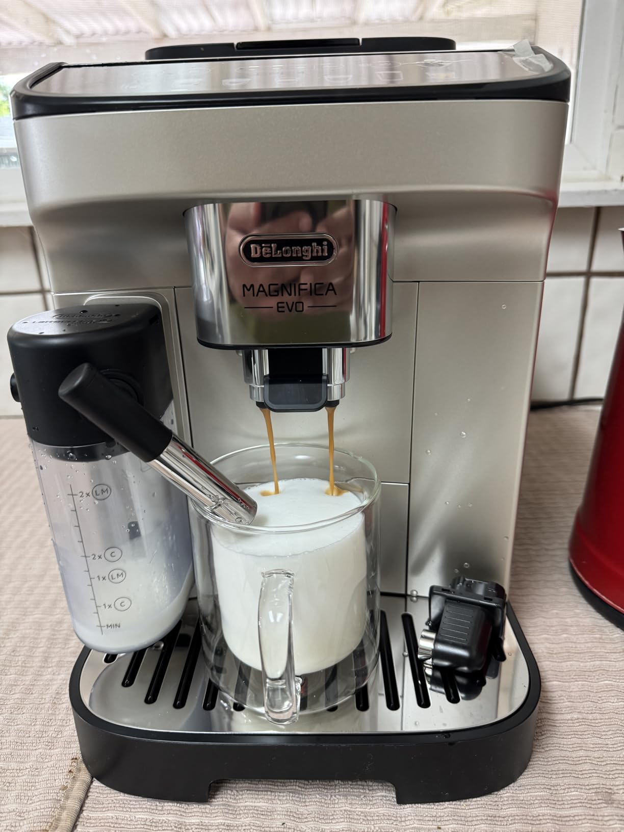 De'Longhi Magnifica Evo Automatic Espresso & Coffee Machine with Auto Milk Frother, Built-in Grinder & Auto-Clean Function - For Latte, Cappuccino, Americano, Iced Coffee, ECAM29084SB , Silver customer photo 1