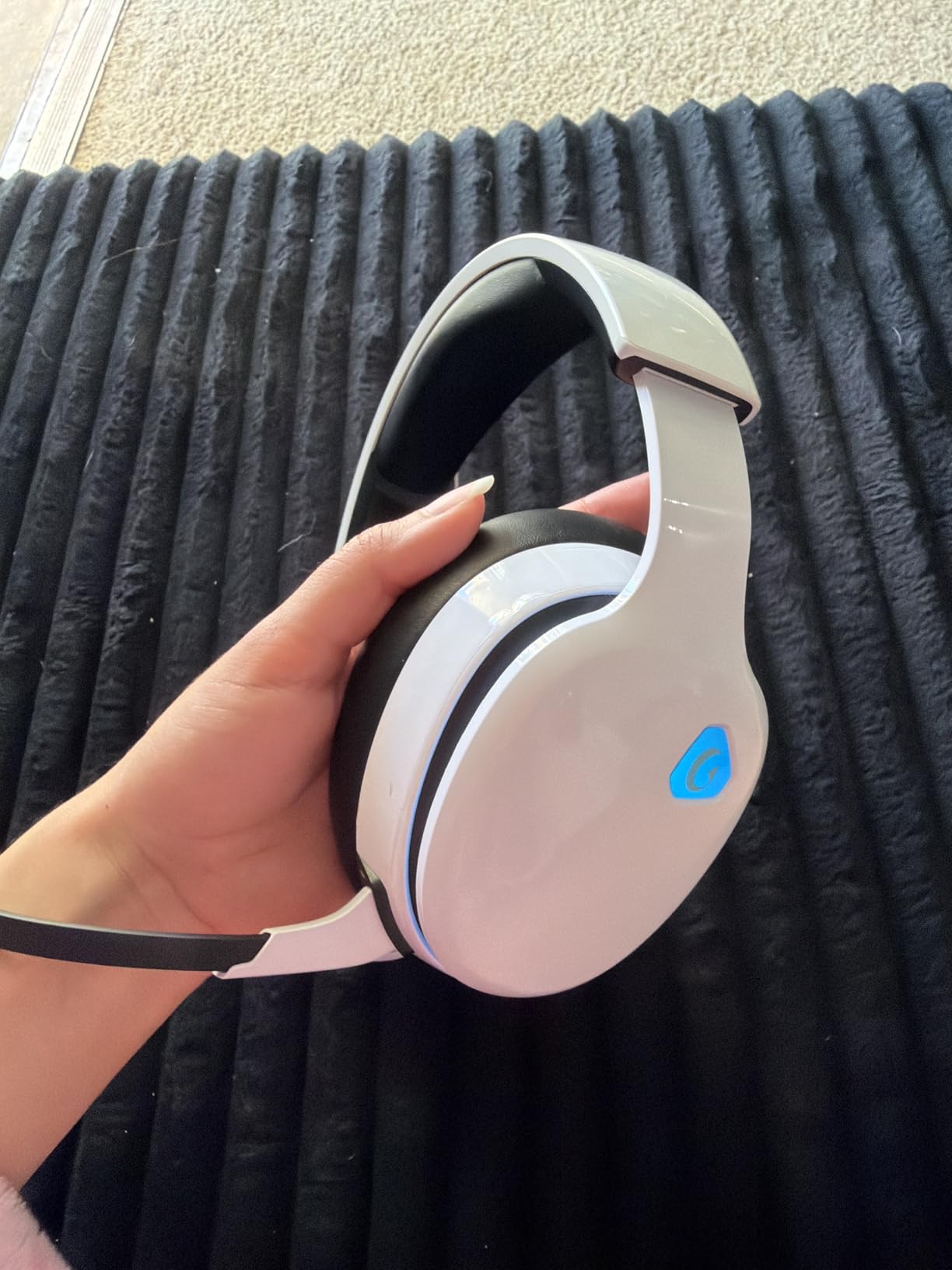 Gtheos 2.4GHz Wireless Gaming Headset for PS5, PS4 Fortnite & Call of Duty/FPS Gamers, PC, Nintendo Switch, Bluetooth 5.3 Gaming Headphones with Noise Canceling Mic, Stereo Sound, 40+Hr Battery -White customer photo 1