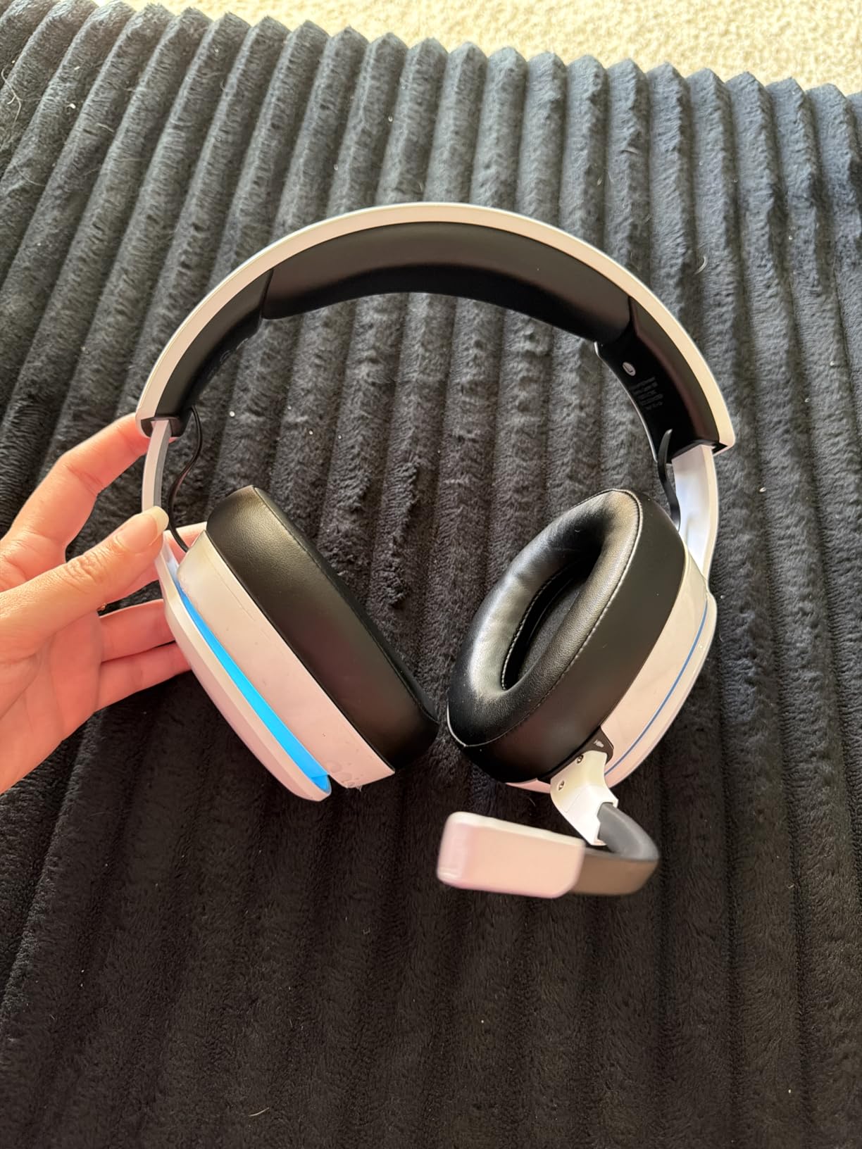 Gtheos 2.4GHz Wireless Gaming Headset for PS5, PS4 Fortnite & Call of Duty/FPS Gamers, PC, Nintendo Switch, Bluetooth 5.3 Gaming Headphones with Noise Canceling Mic, Stereo Sound, 40+Hr Battery -White customer photo 2