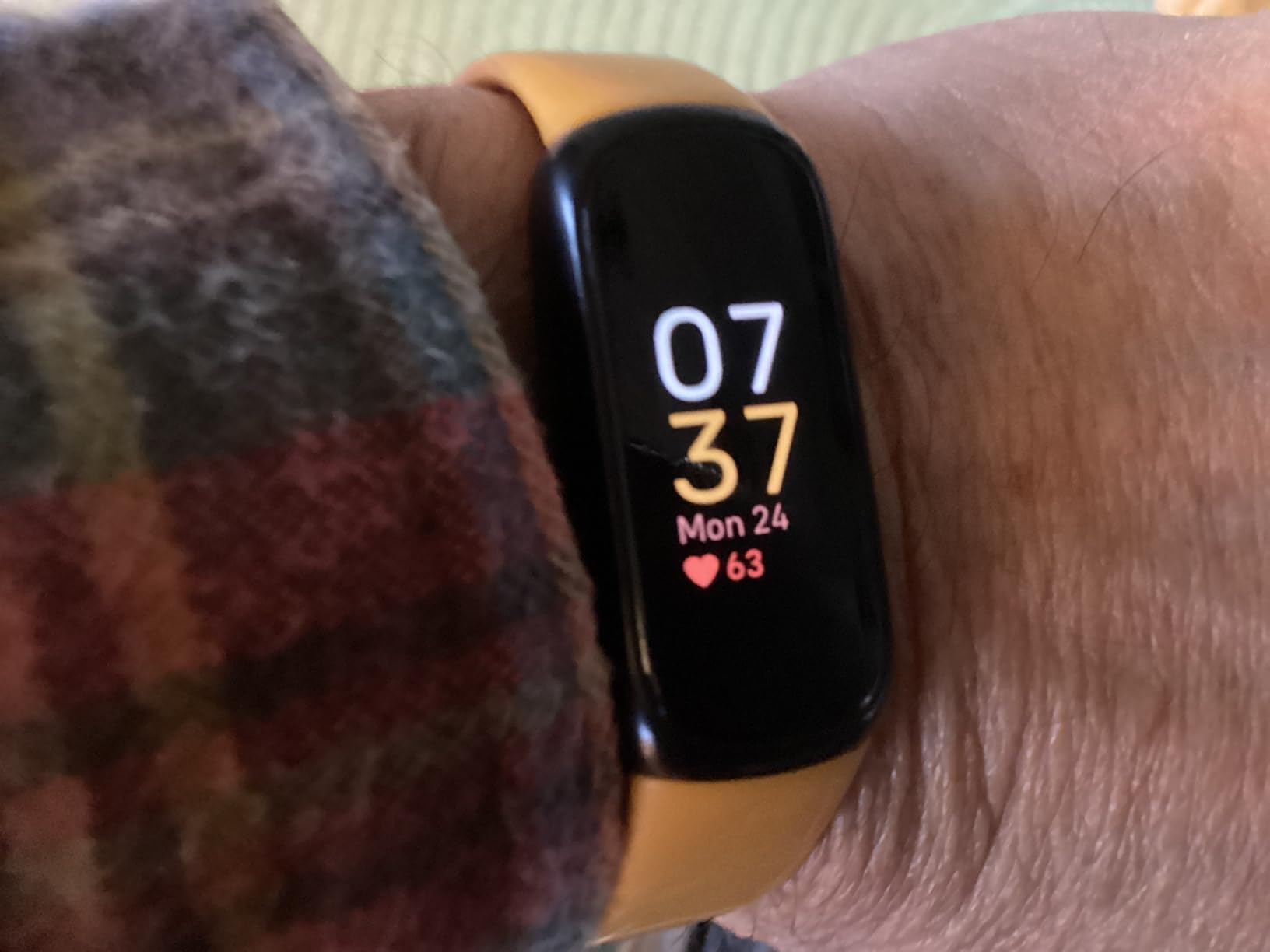 Fitbit Inspire 3 Health & Fitness Tracker with Stress Management, Workout Intensity, Sleep Tracking, 24/7 Heart Rate and more, Lilac Bliss/Black, One Size (S & L Bands Included) customer photo 2