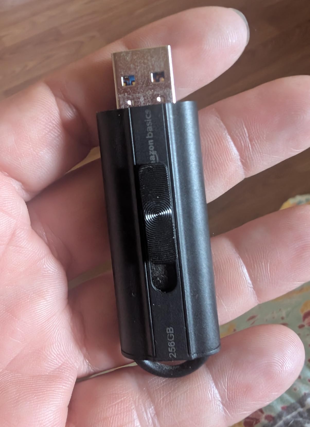 Amazon Basics 128 GB Ultra Fast USB 3.1 Flash Drive, Retractable, High-Speed Data Transfer Storage Device, Black customer photo 1