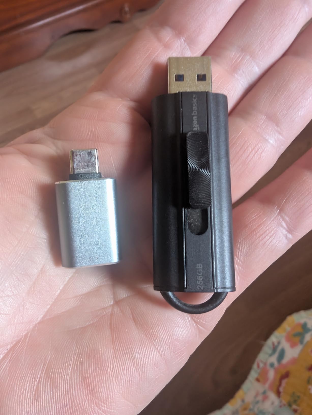 Amazon Basics 128 GB Ultra Fast USB 3.1 Flash Drive, Retractable, High-Speed Data Transfer Storage Device, Black customer photo 2