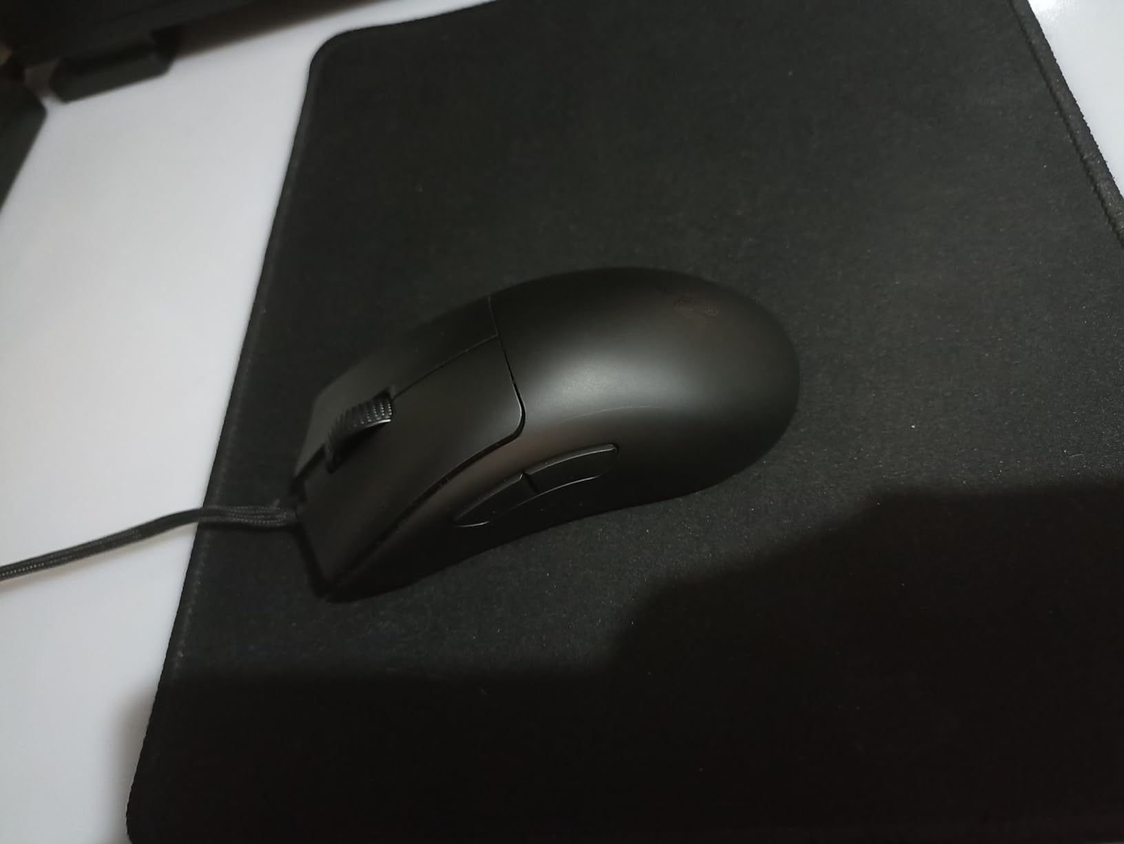 DeathAdder V3 Wired Gaming Mouse: 59g Ultra Lightweight - Focus Pro 30K Optical Sensor - Fast Optical Switches Gen-3-8K Hz HyperPolling-6 Programmable Buttons -Ergonomic -Speedflex Cable- Black customer photo 2
