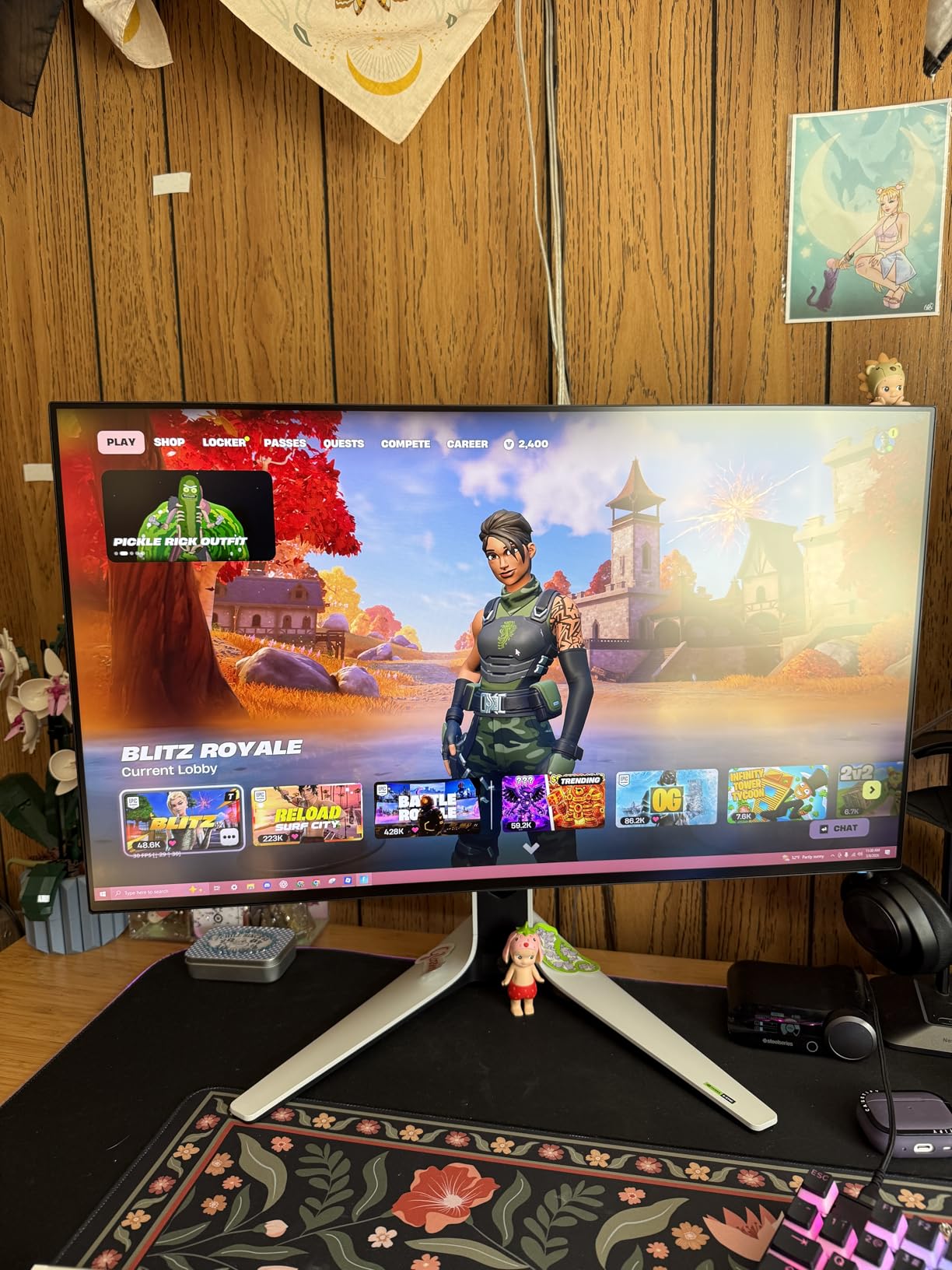 Alienware AW2723DF Gaming Monitor - 27-inch (2560 x 1440) 240Hz Display (DP 1.4), 1ms Response Time, NVIDIA G-Sync, Preset OSD Modes, Height/Tilt/Swivel/Pivot Adjustability - Lunar Light customer photo 1