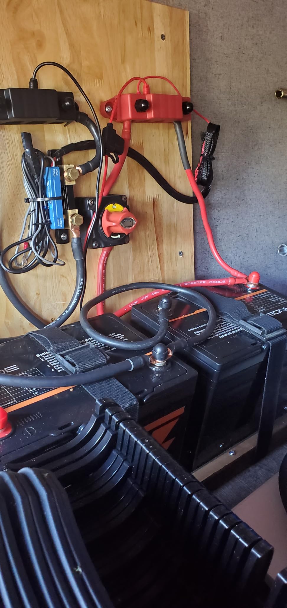 Victron Energy Smart Battery Shunt IP65 - Battery Monitor (Bluetooth) - Victron Smart Shunt with Detailed in-app Insights - 6.5V-70V, 500 amp customer photo 1