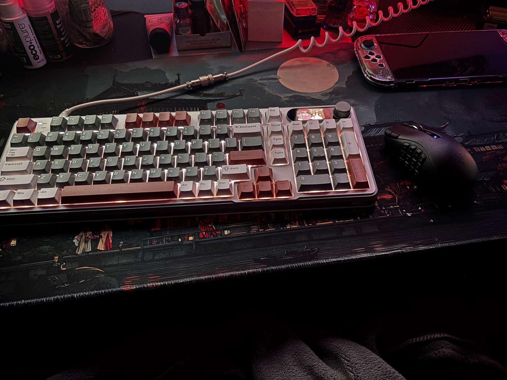 Razer Naga V2 Pro Wireless MMO Gaming Mouse: 19+1 Programmable Buttons w/Swappable Side Plates - HyperScroll Pro Wheel - Focus 30K Optical Sensor - Mouse Switches Gen-3-300 Hr Battery customer photo 1