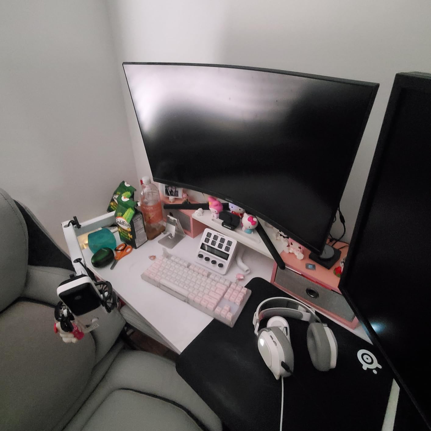 Elgato Stream Deck +, Audio Mixer, Production Console and Studio Controller for Content Creators, Streaming, Gaming, with customizable touch strip dials and LCD keys, works with Mac and PC customer photo 1