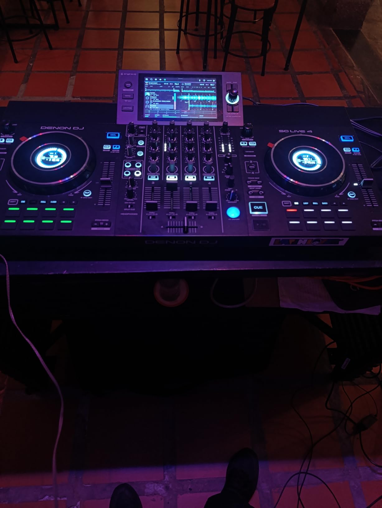 Denon DJ SC LIVE 4 Standalone DJ Controller with Stem Separation on 4-Decks, Wi-Fi Streaming, Build-in Speakers, Serato DJ and Virtual DJ Compatible customer photo 1