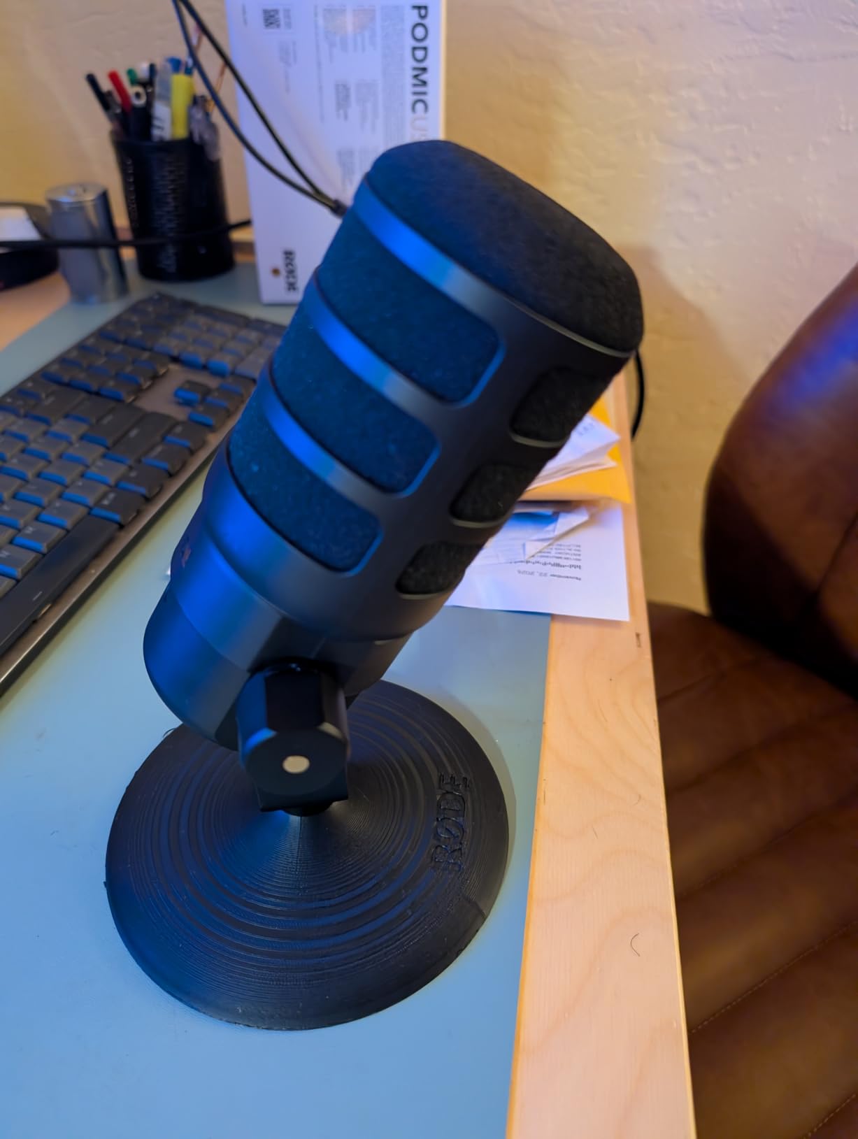 RODE PodMic USB Versatile Dynamic Broadcast Microphone With XLR and USB Connectivity for Podcasting, Streaming, Gaming, Music-Making and Content Creation (Black) customer photo 2