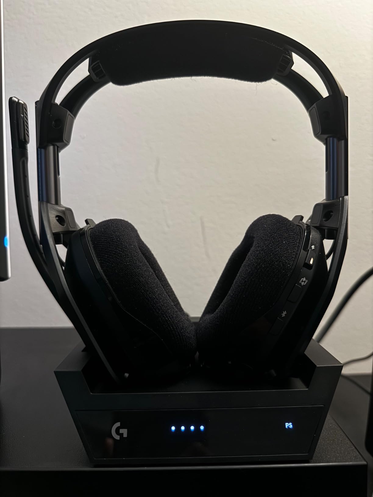 Logitech G Astro A50 X Multi-Platform Wireless Gaming Headset + Base Station for PS5/Xbox/PC: PLAYSYNC Video & Audio Switcher, HDMI 2.1 4K 120Hz VRR, <24bit/48kHz, 24hr Battery, 2.4GHz & BT - Black customer photo 1