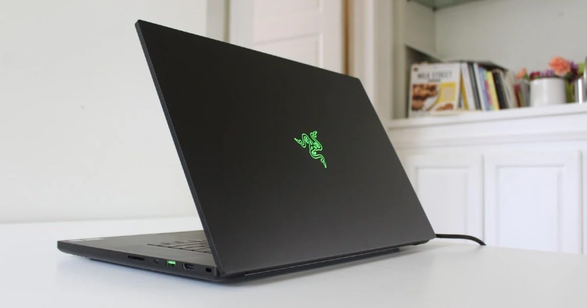 Razer Blade 16 Gaming Laptop: NVIDIA GeForce RTX 4070 13th Gen Intel 24-Core i9 HX CPU - 16