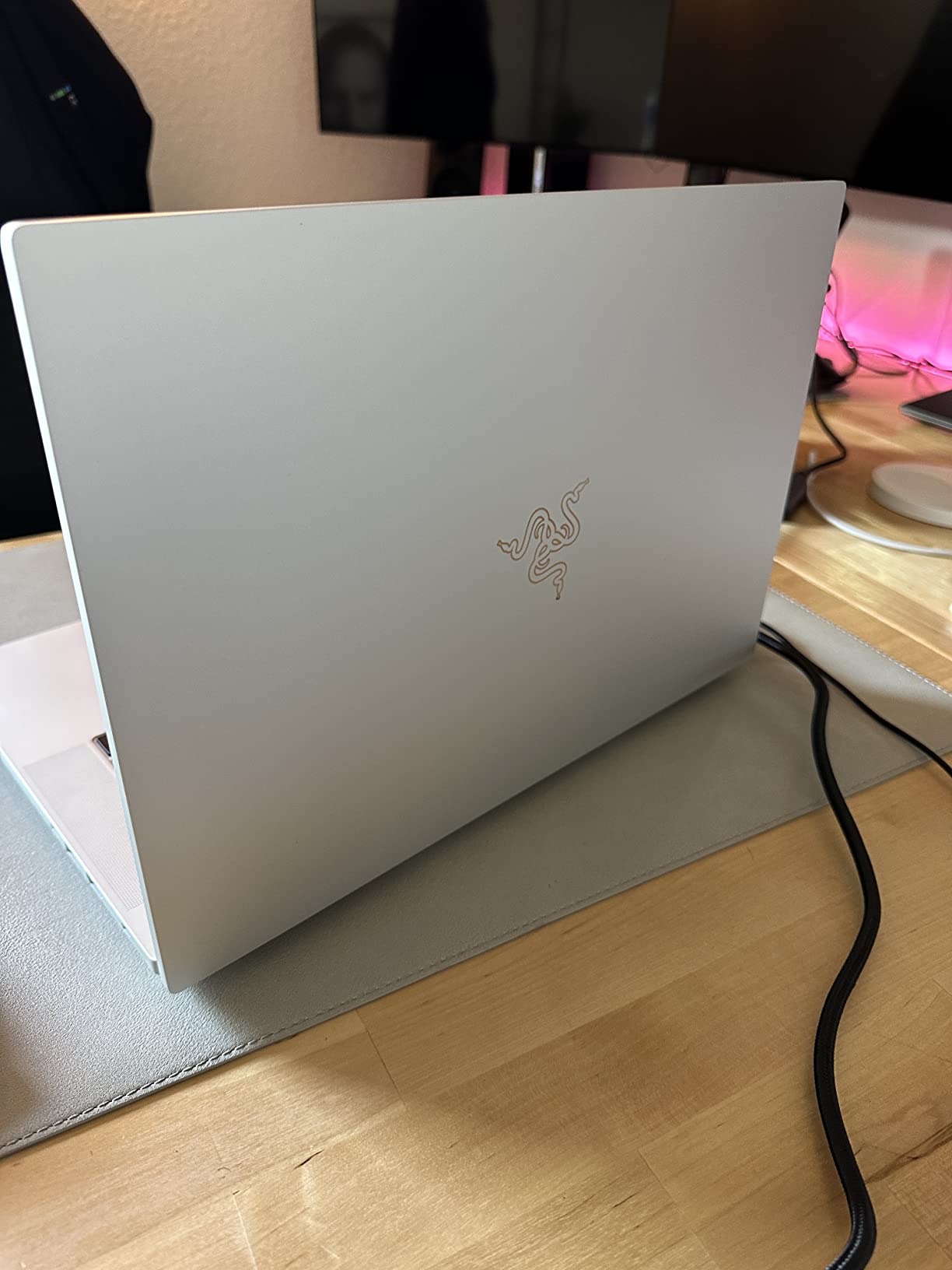 Razer Blade 16 Gaming-Laptop: NVIDIA GeForce RTX 4070 13th Gen Intel 24-Core i9 HX CPU - 16