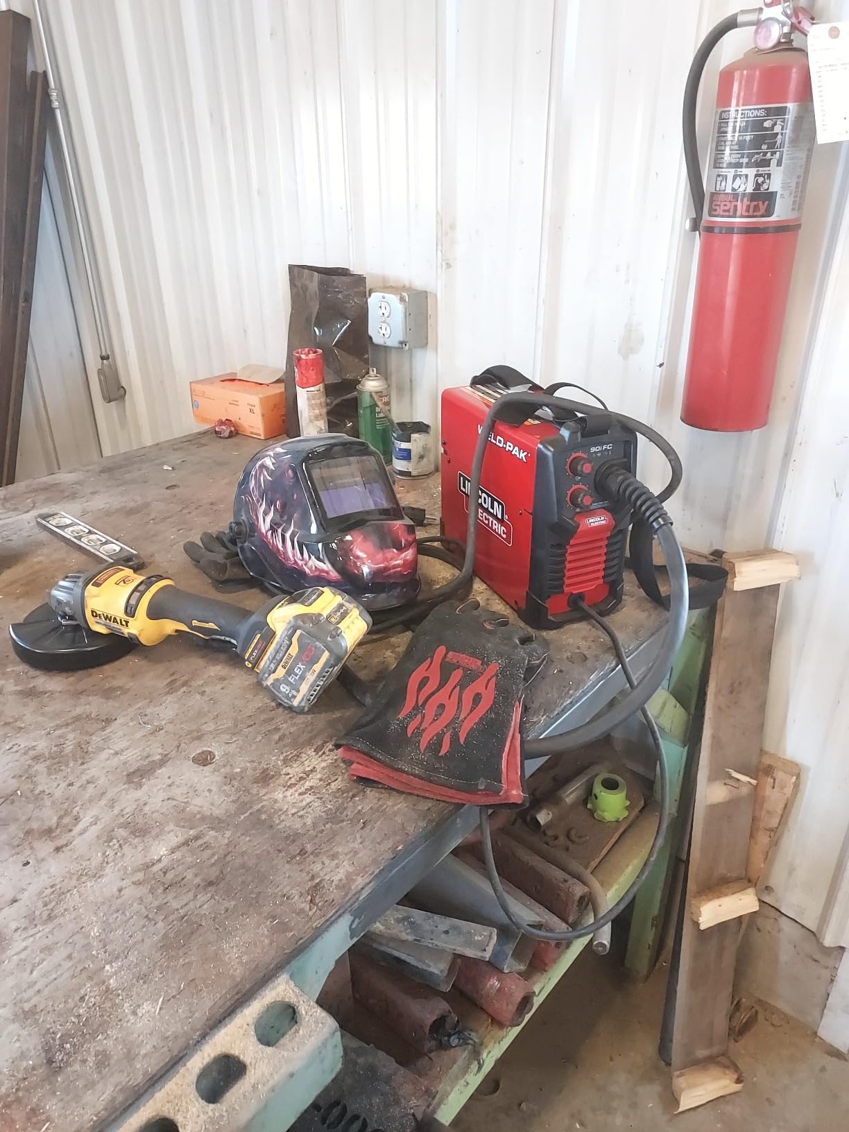 Lincoln Electric 90i FC Flux Core Wire Feed Weld-PAK Welder, 120V Welding Machine, Portable w/Shoulder Strap, Protective Metal Case, Best for Small Jobs, K5255-1 customer photo 2