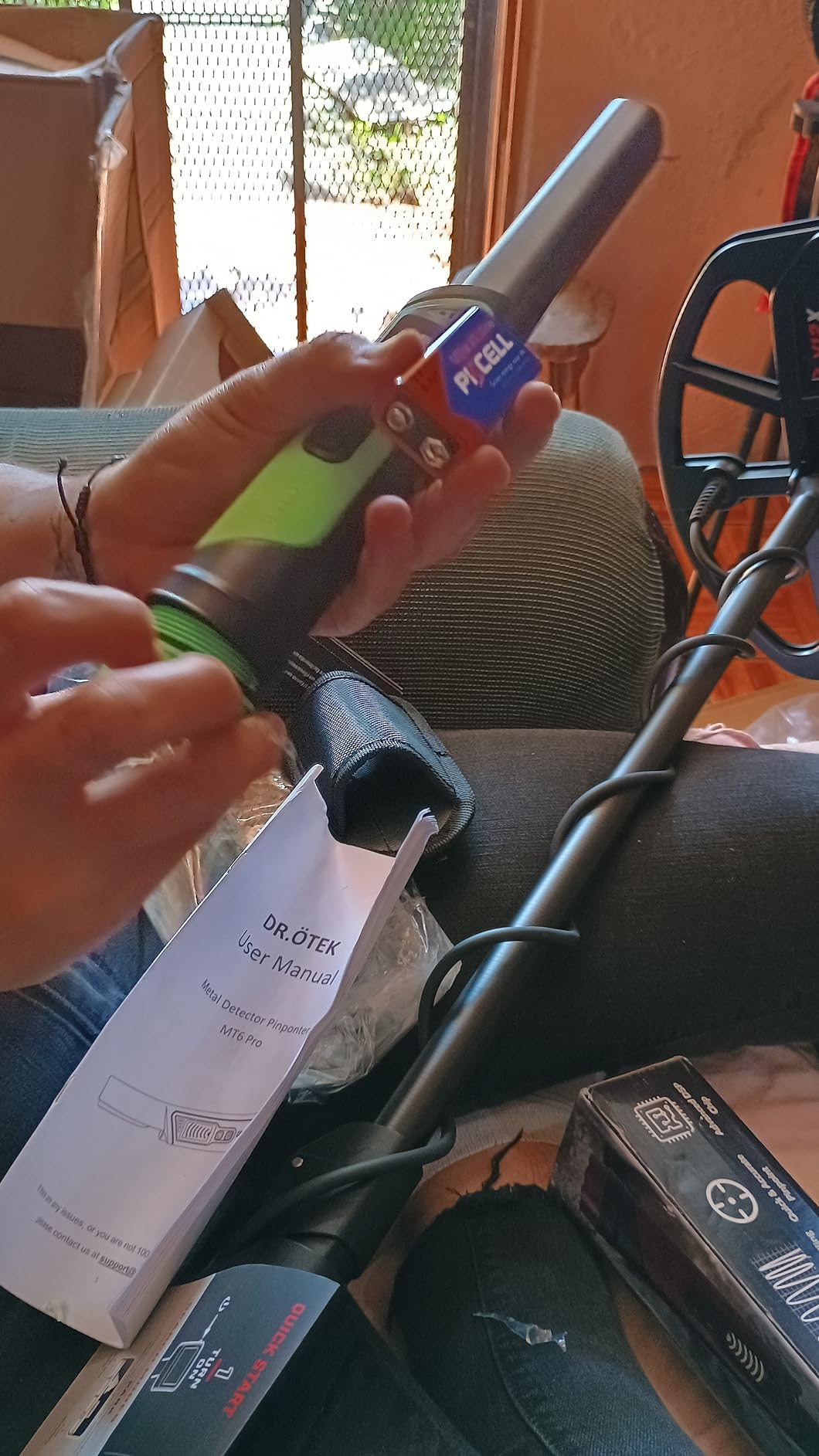 DR.ÖTEK Metal Detector Pinpointer, IP68 Fully Waterproof Underwater Pinpointer Metal Detector with LCD Screen & LED Light 360° Accurate High-Sensitivity Detection, Handheld Wand for Adults & Kids, Red customer photo 1