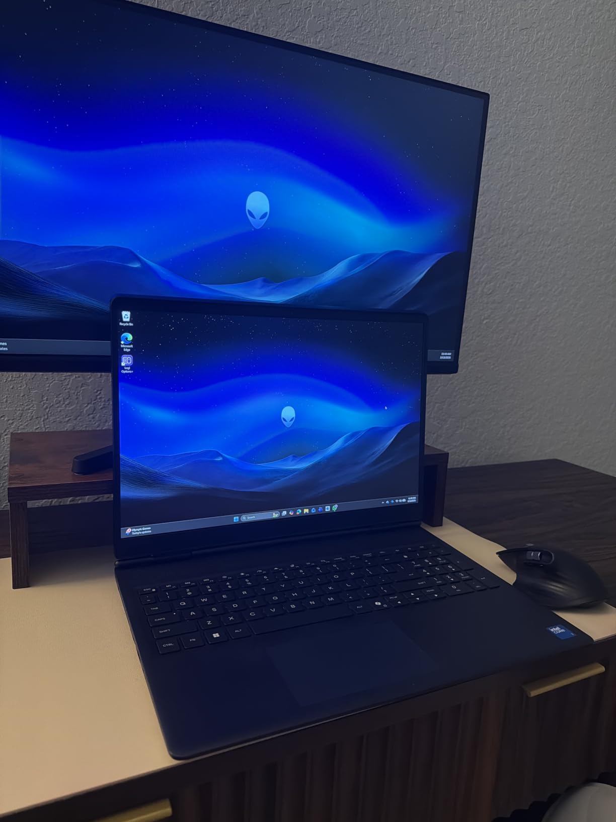 Alienware 16 Aurora Gaming Laptop AC16250-16