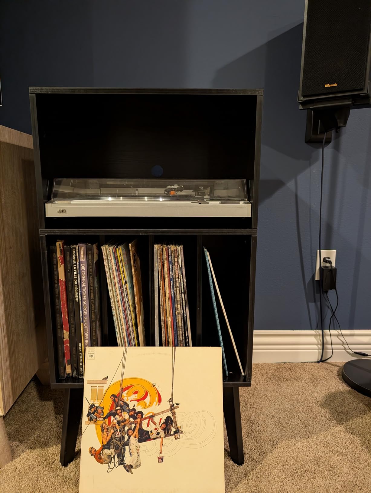 Lerliuo Record Player Stand, Walnut Turntable Stand Holds up to 160 Albums, Mid-Century Vinyl Storage Cabinet Table with Solid Wood Legs, Record Player Holder Dispaly Shelf for Bedroom Living Room customer photo 1