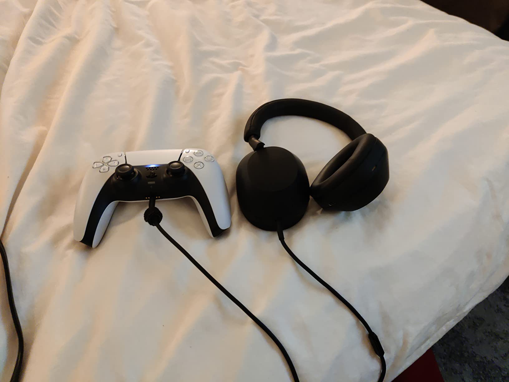 Sony WH-1000XM5 Premium Noise Canceling Headphones customer photo 1