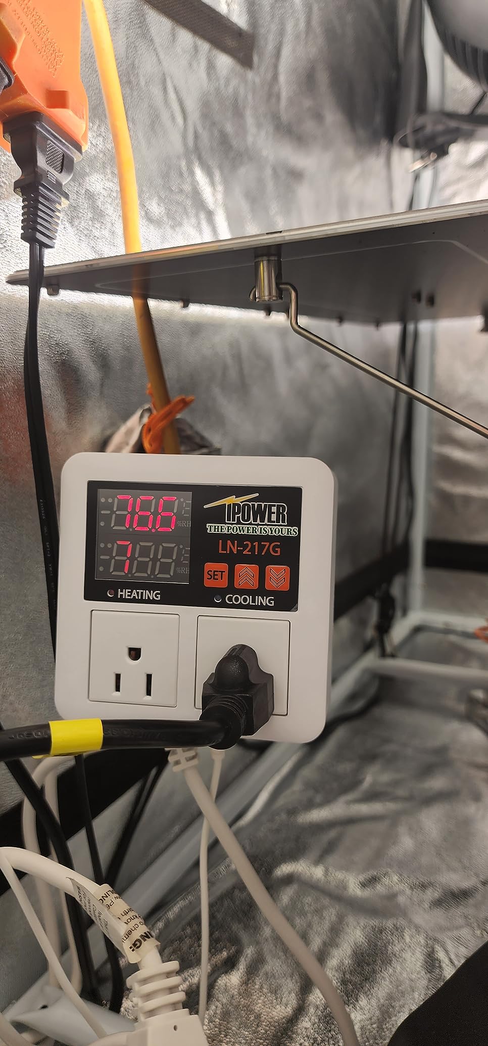 iPower Digital Heat Mat Thermostat Controller for Seed Germination, Reptiles and Brewing Breeding Incubation Greenhouse, 40-108°F, 8.3A 1000W customer photo 2