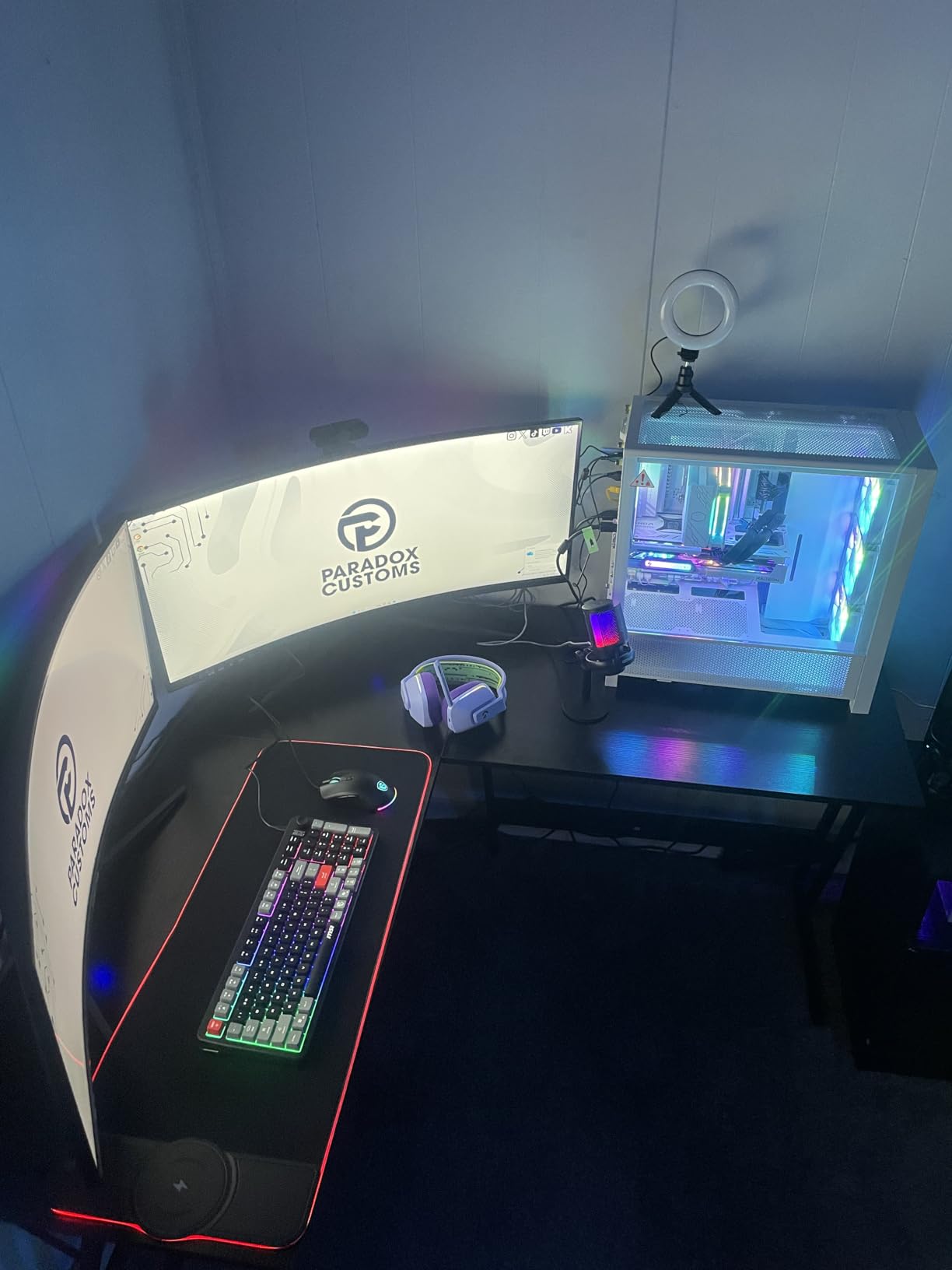 Charging RGB Gaming Mouse Pad - Wireless 15W Mousepad LED Extra Large Mouse Mat 80 * 30cm, 10 Light Modes Gaming Room Accessories, Computer Keyboard Mat Fast Charging Desk Mat for Gaming, Black customer photo 1