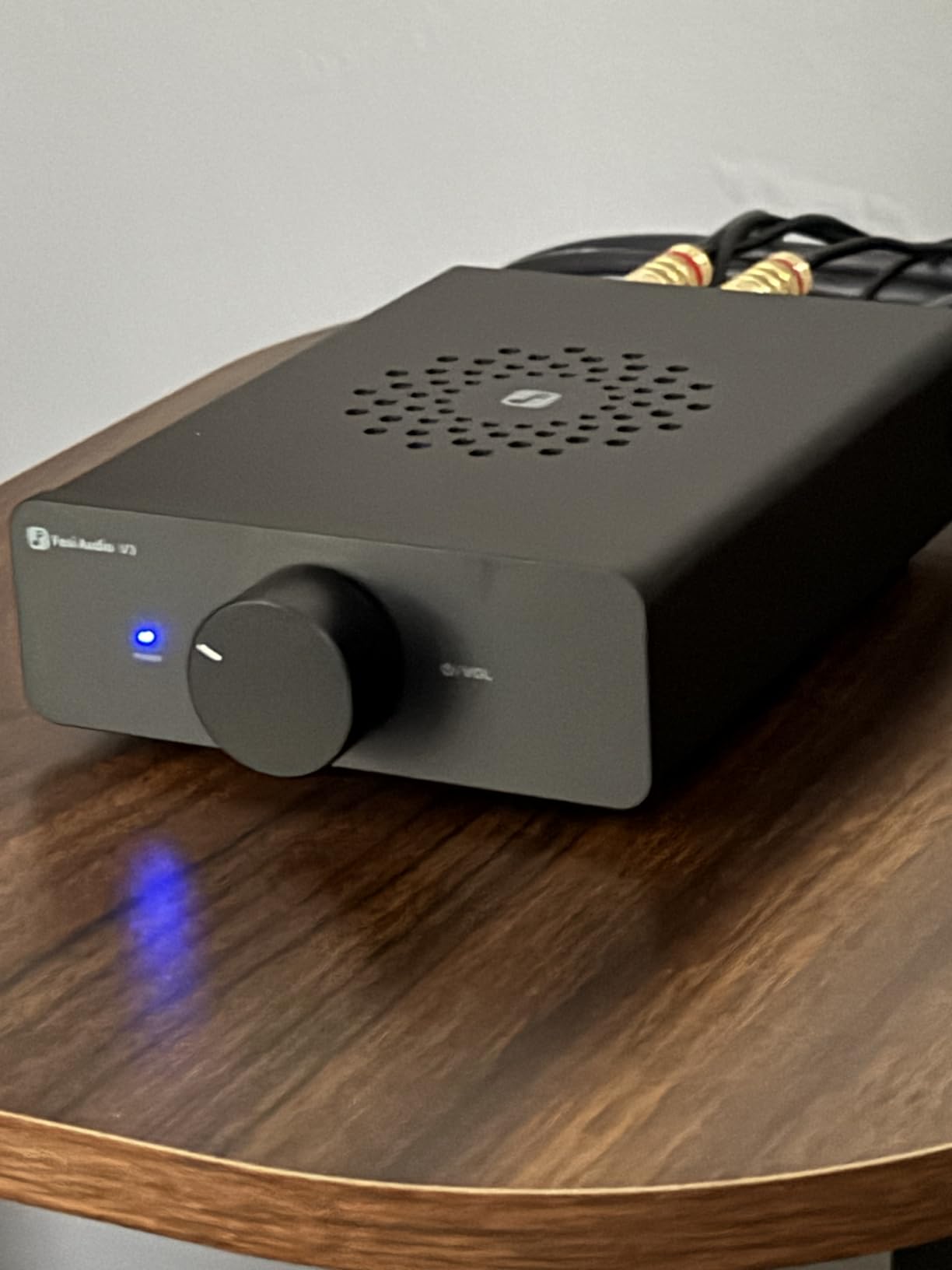 Fosi Audio V3 Stereo Amplifier Home Audio 300 Watts x2 Power TPA3255 Class D Mini Amp 2 Channel Audio Component for Passive Bookshelf Tower Speakers Desktop Home Theater with 32V Power Supply customer photo 1