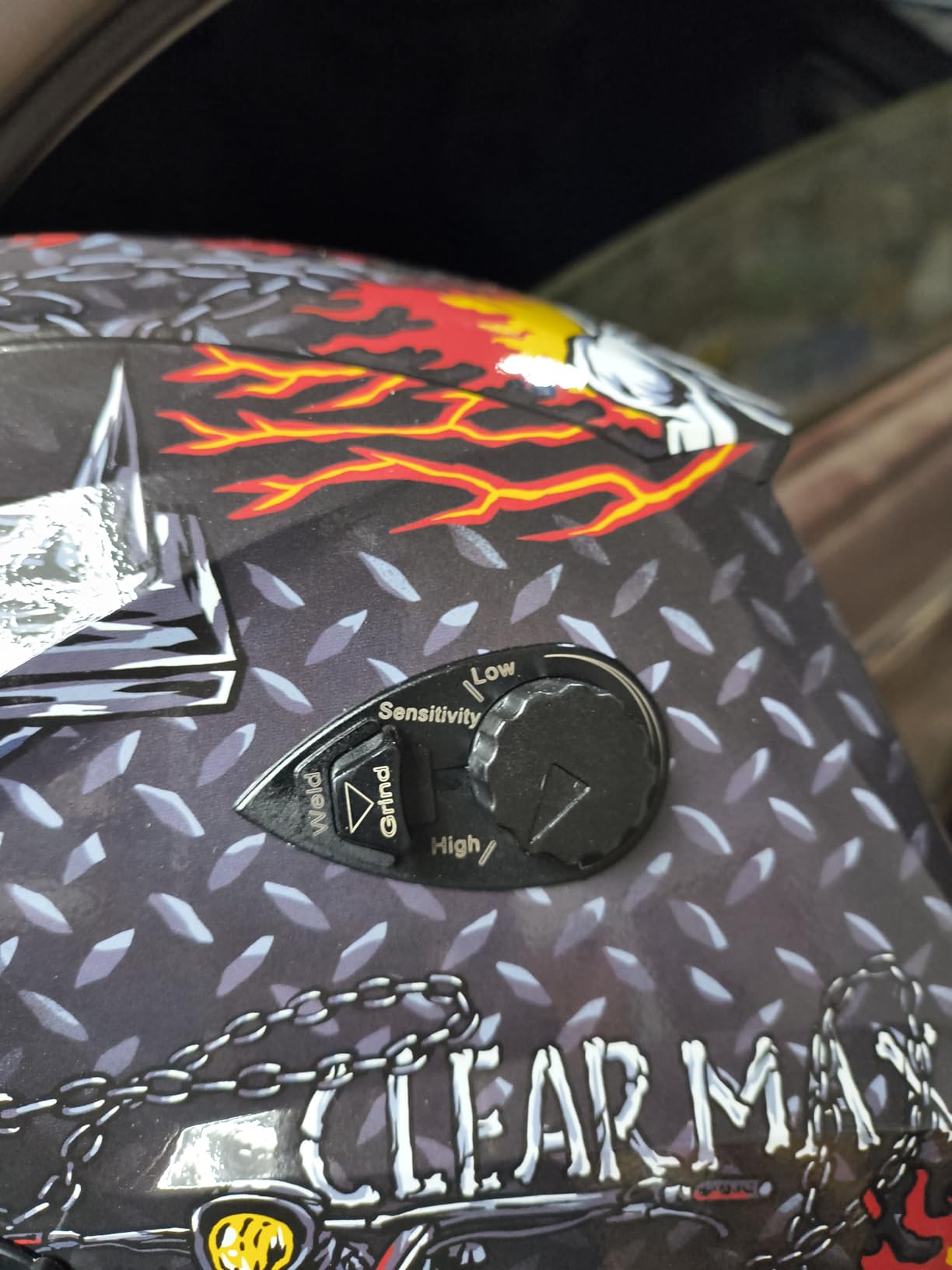 ARCCAPTAIN Welding Helmet Auto Darkening, 1/1/1/1 True Color Welding Hood, 4 Arc Sensor 1/25000s Response Time Solar Powered Weld Hood Helmet HSH-S800 Skeleton Knight customer photo 2