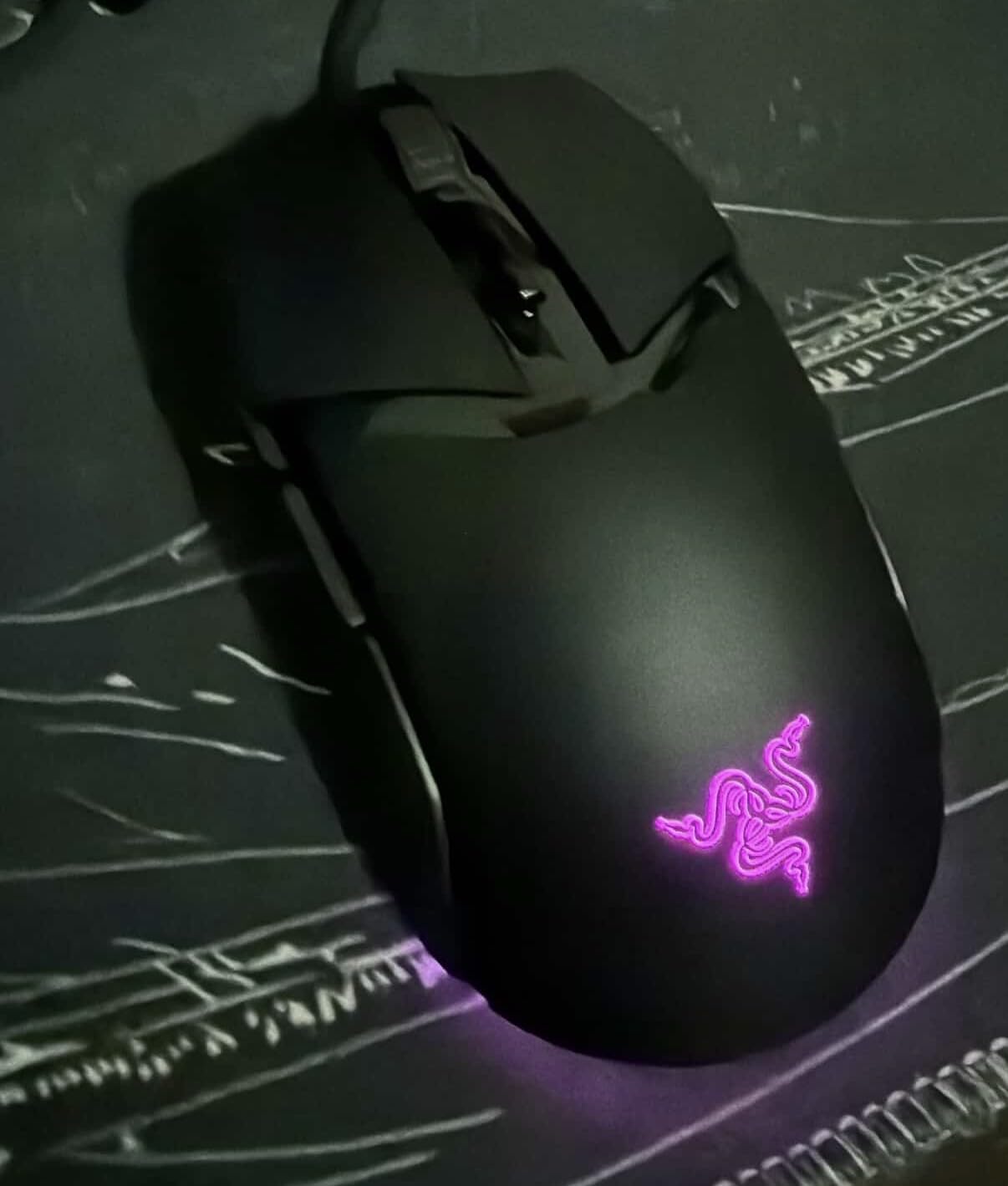 Razer Cobra Wired Gaming Mouse: 58g Lightweight Design - Gen-3 Optical Switches - Chroma RGB Lighting with Underglow - Precise 8500 DPI Optical Sensor - 100% PTFE Mouse Feet - Speedflex Cable - Black customer photo 1