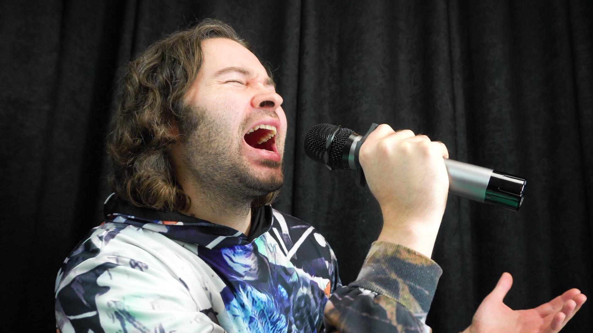 TONOR Wireless Microphones System, 2 * 15 Channel Metal Professional UHF Cordless Dynamic Handheld Mics with Receiver for Home Karaoke, Meeting, Party, Church, DJ, Wedding, KTV, 200ft, TW-820 Black customer photo 1